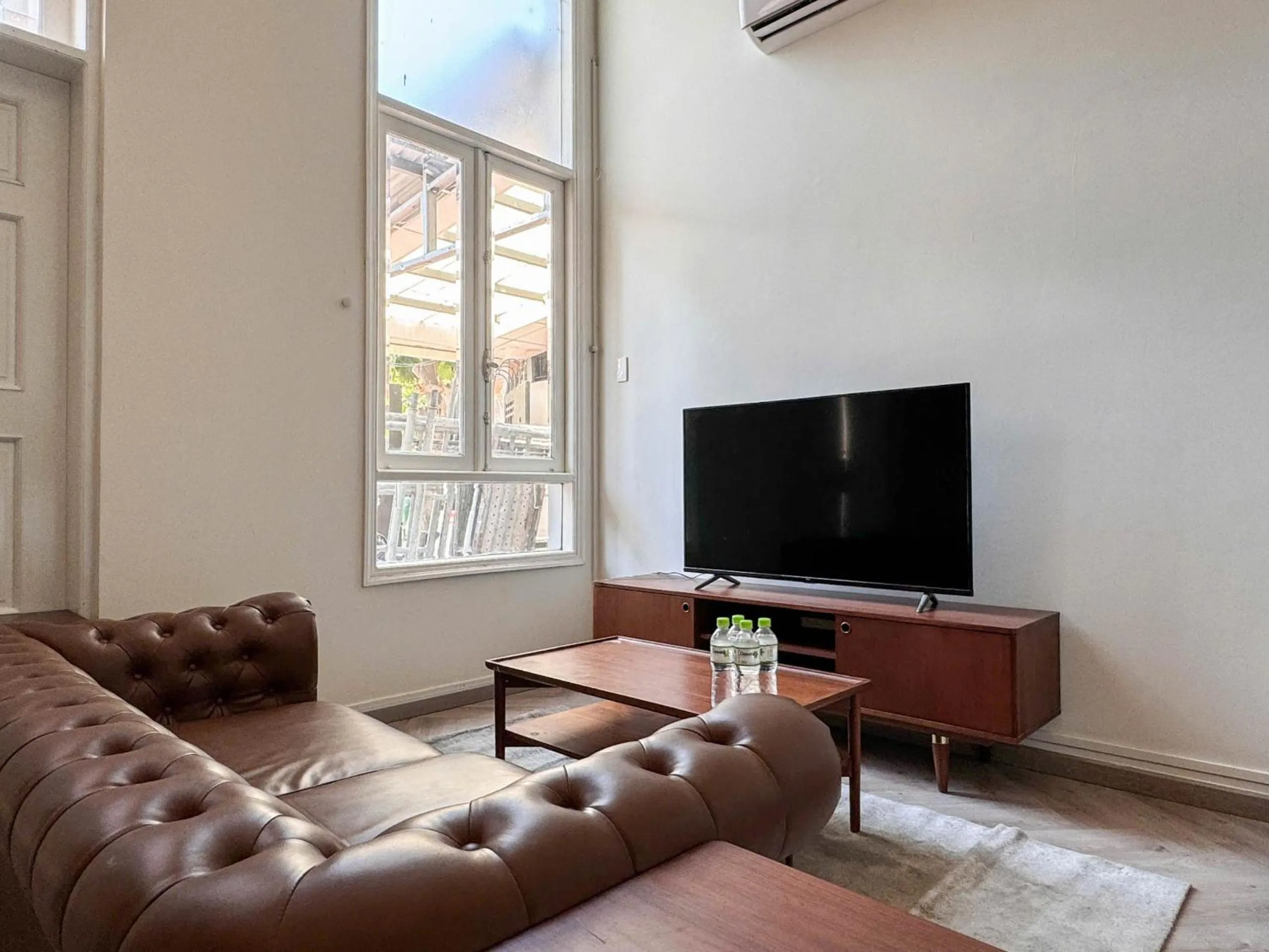 TV and multimedia in Zeus Living - Room in Villas An Phu