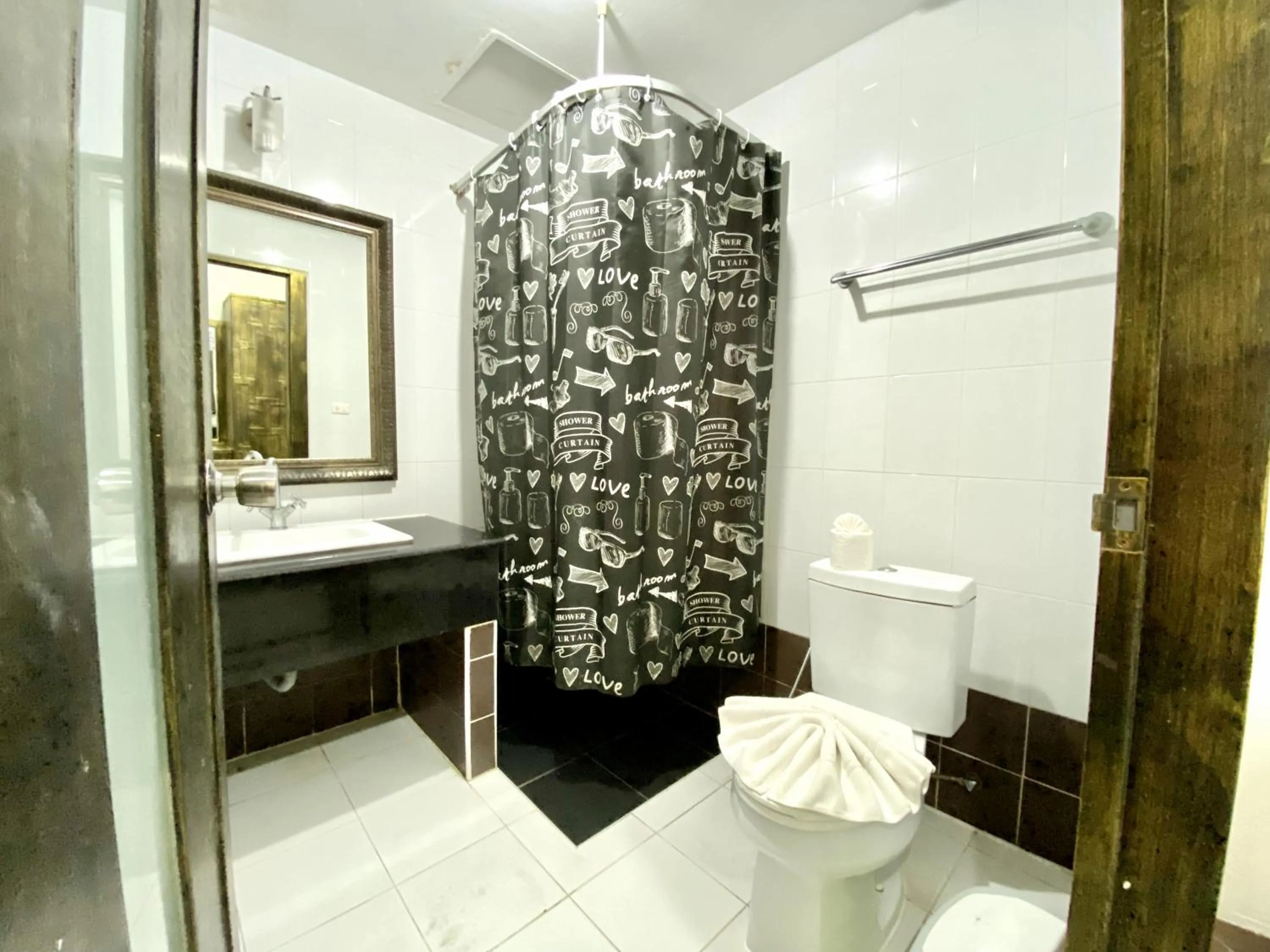 Shower in Beachwalk Patong