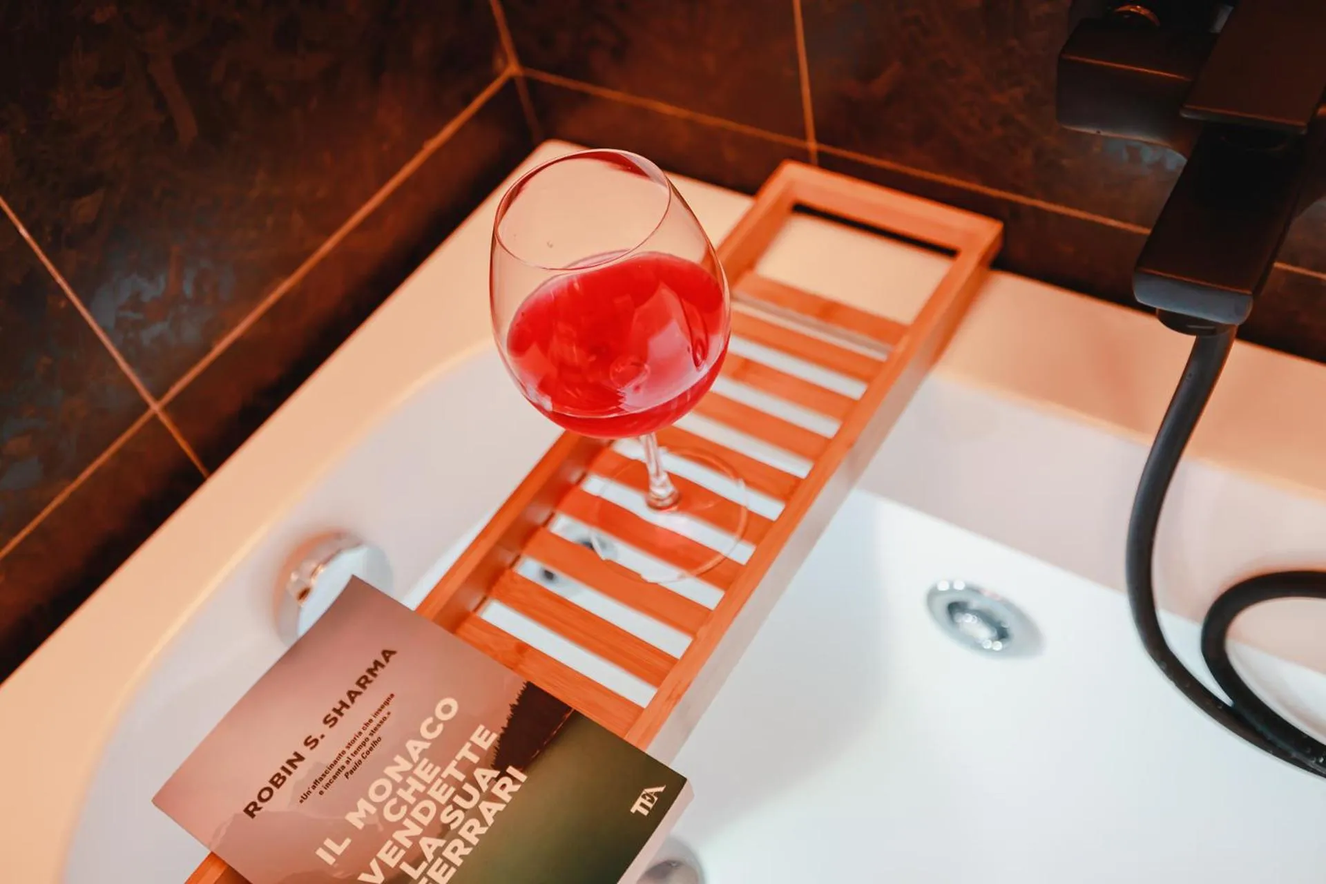 Hot Tub in Incentro Domus