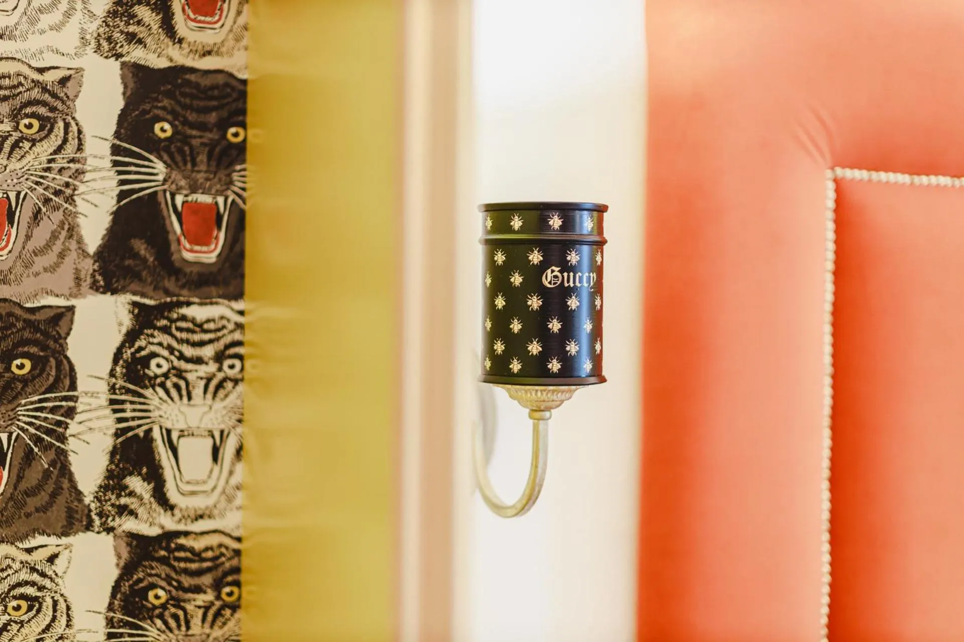 Logo/Certificate/Sign in Incentro Domus