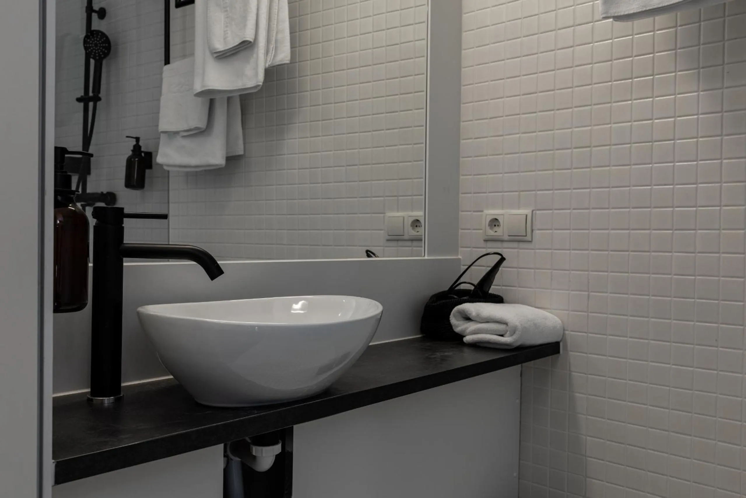 Bathroom in Motel by Maier Feldkirch - kontaktloser Check-in