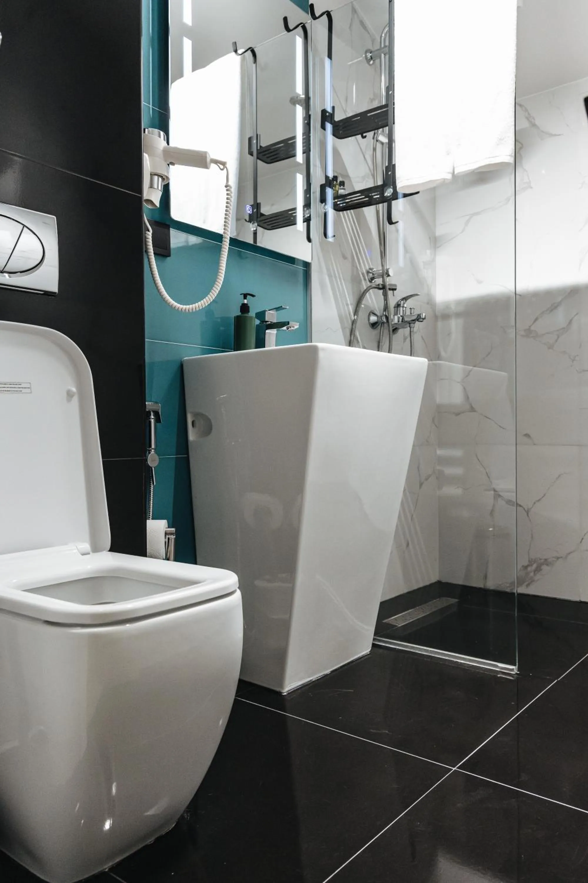 Toilet in Ariam Boutique Hotel