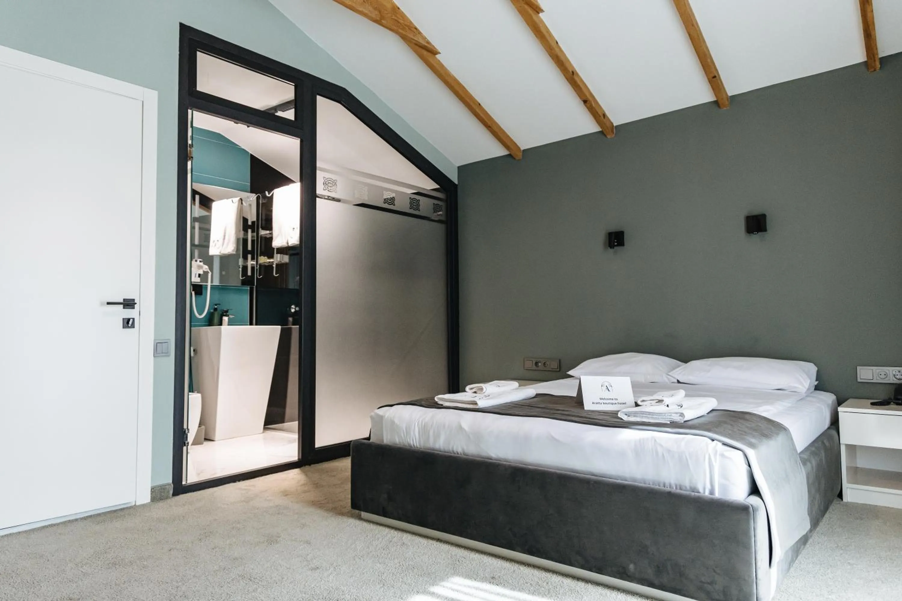 Bathroom, Bed in Ariam Boutique Hotel