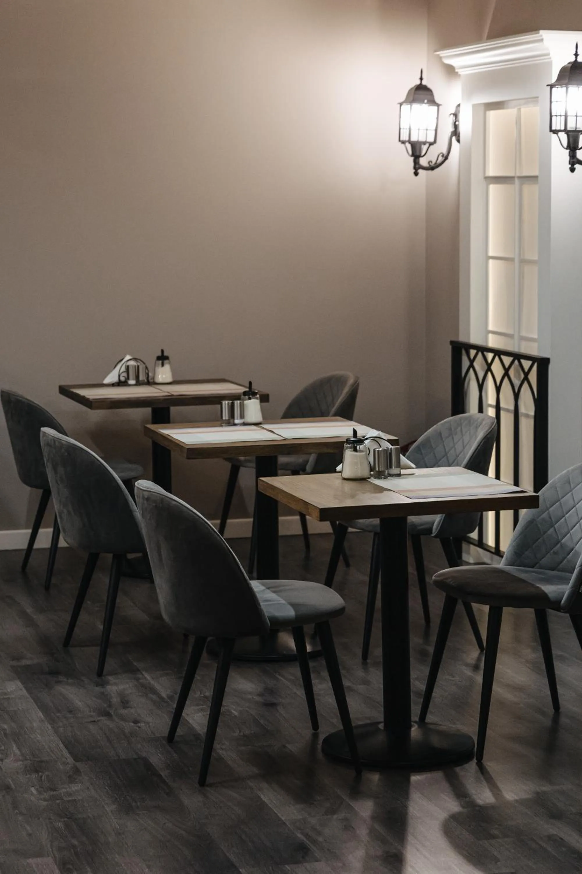 Restaurant/places to eat in Ariam Boutique Hotel