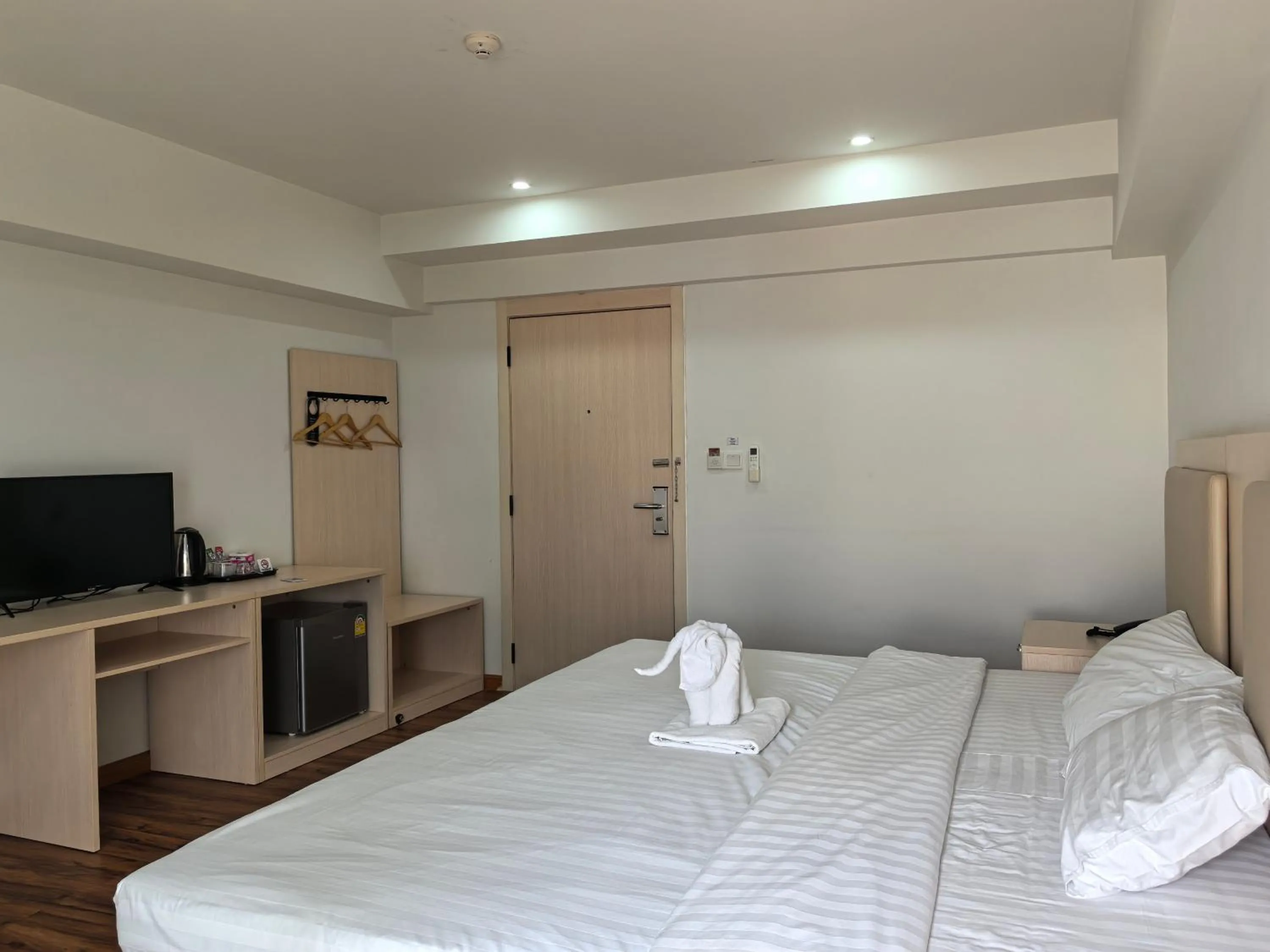 Property building, Bed in Lucky Elephant Hotel