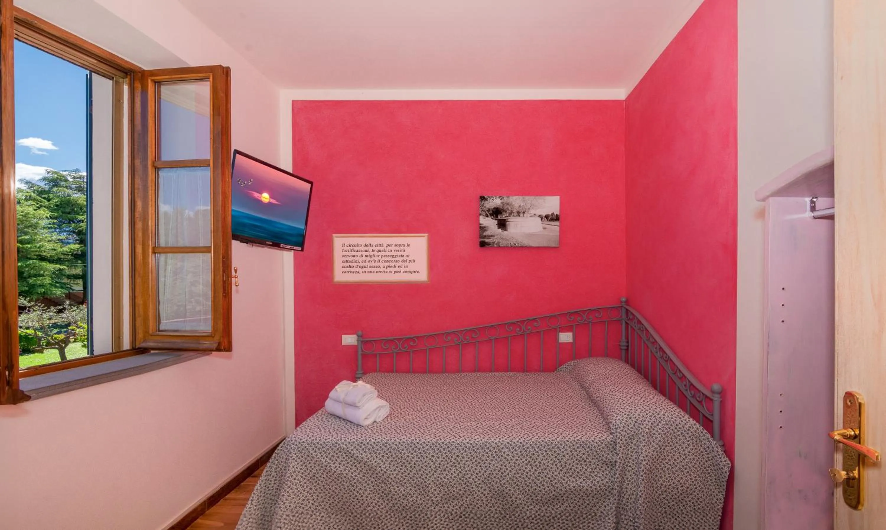 Bed in B&B Il Giardino dei Poeti and Apartaments