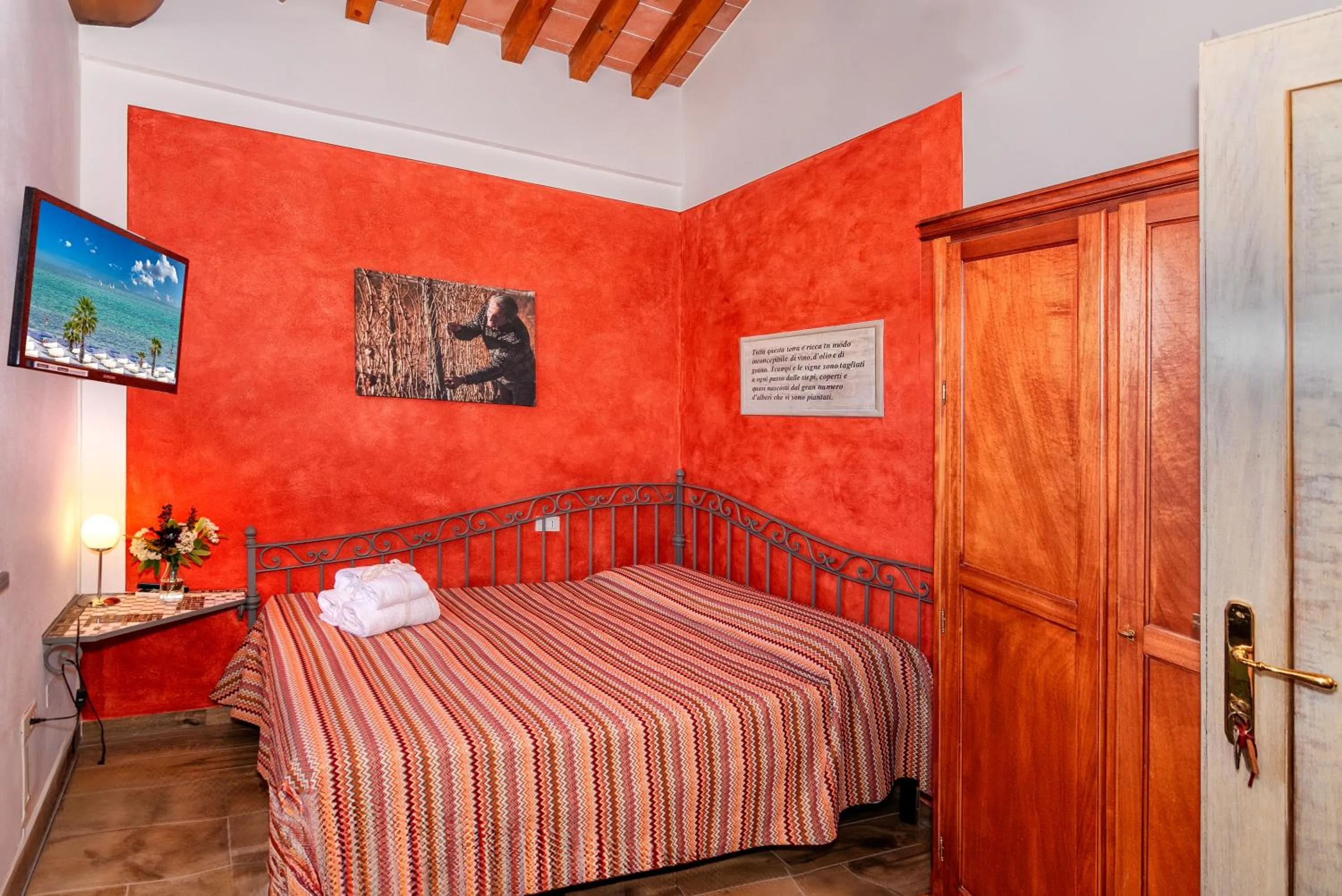 Bed in B&B Il Giardino dei Poeti and Apartaments