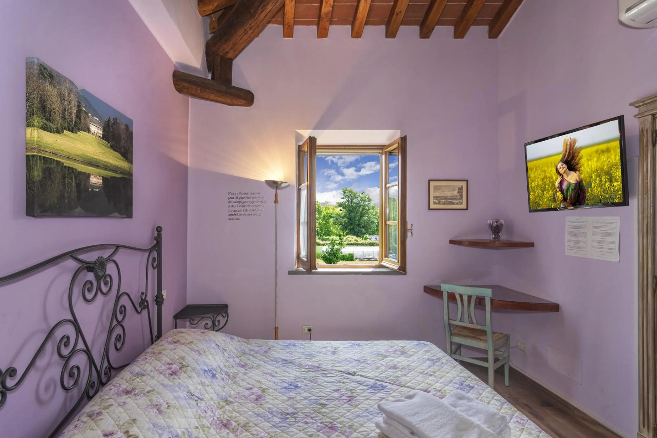 Bed in B&B Il Giardino dei Poeti and Apartaments