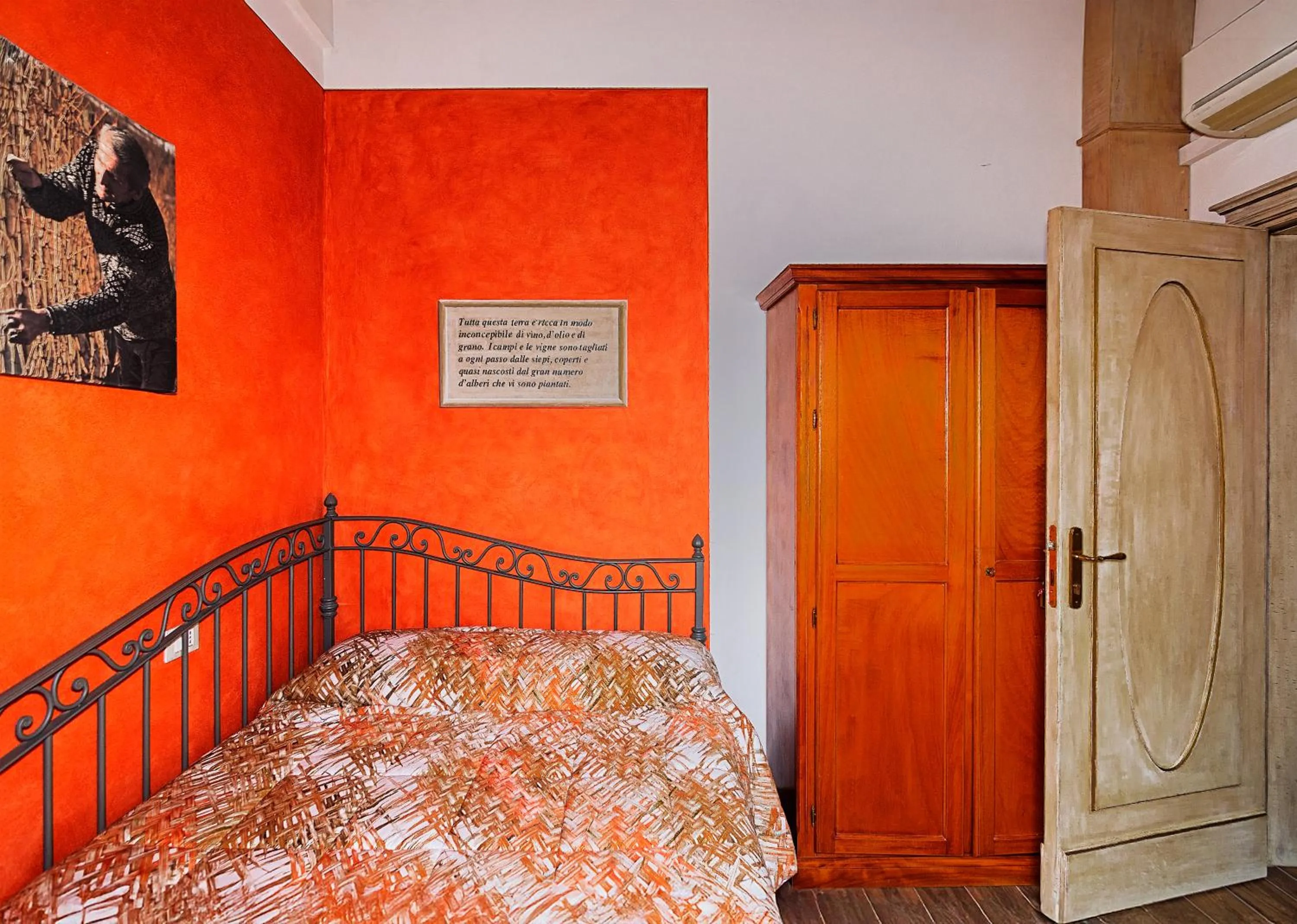 Bed in B&B Il Giardino dei Poeti and Apartaments