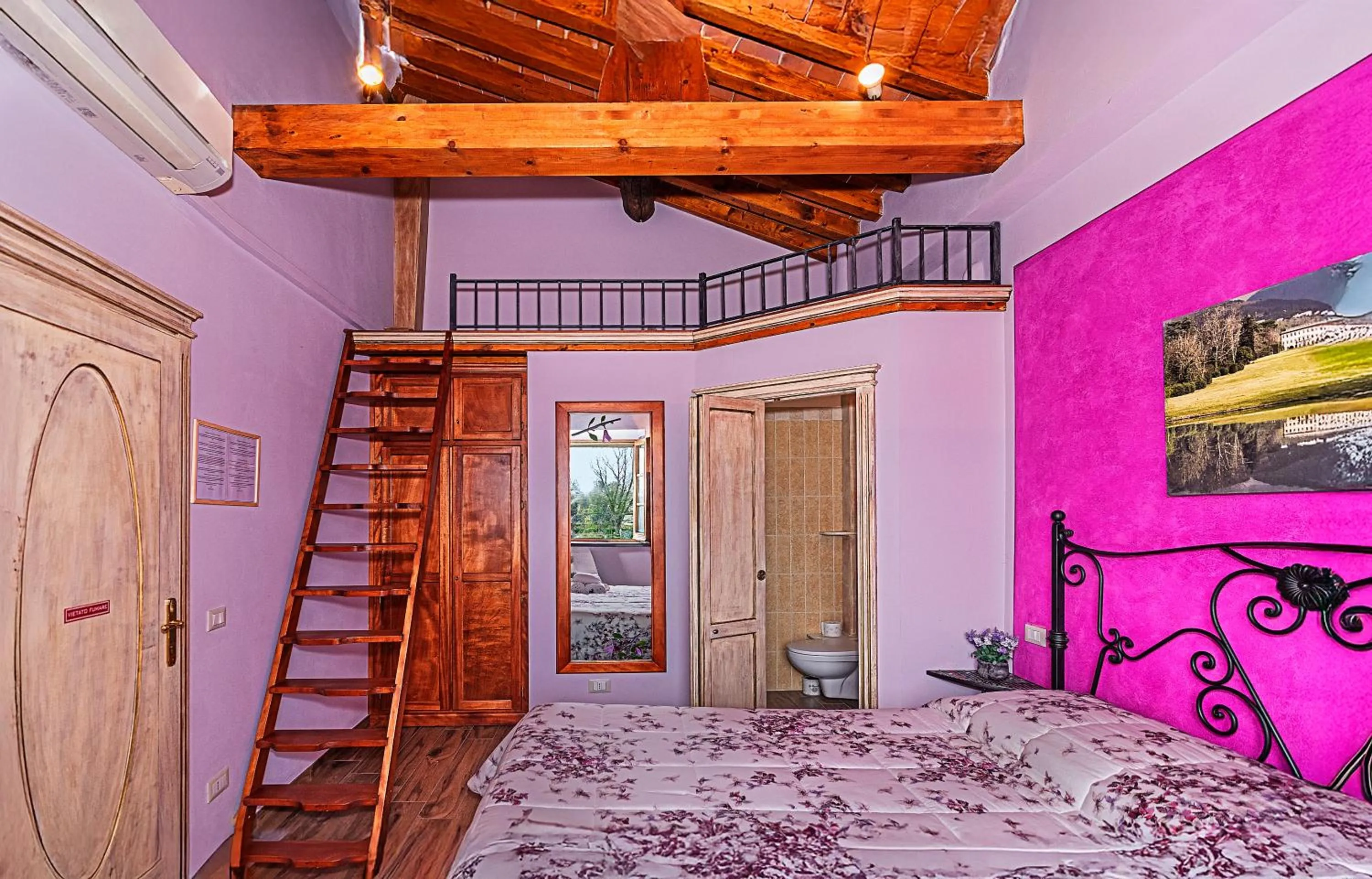 Bed in B&B Il Giardino dei Poeti and Apartaments