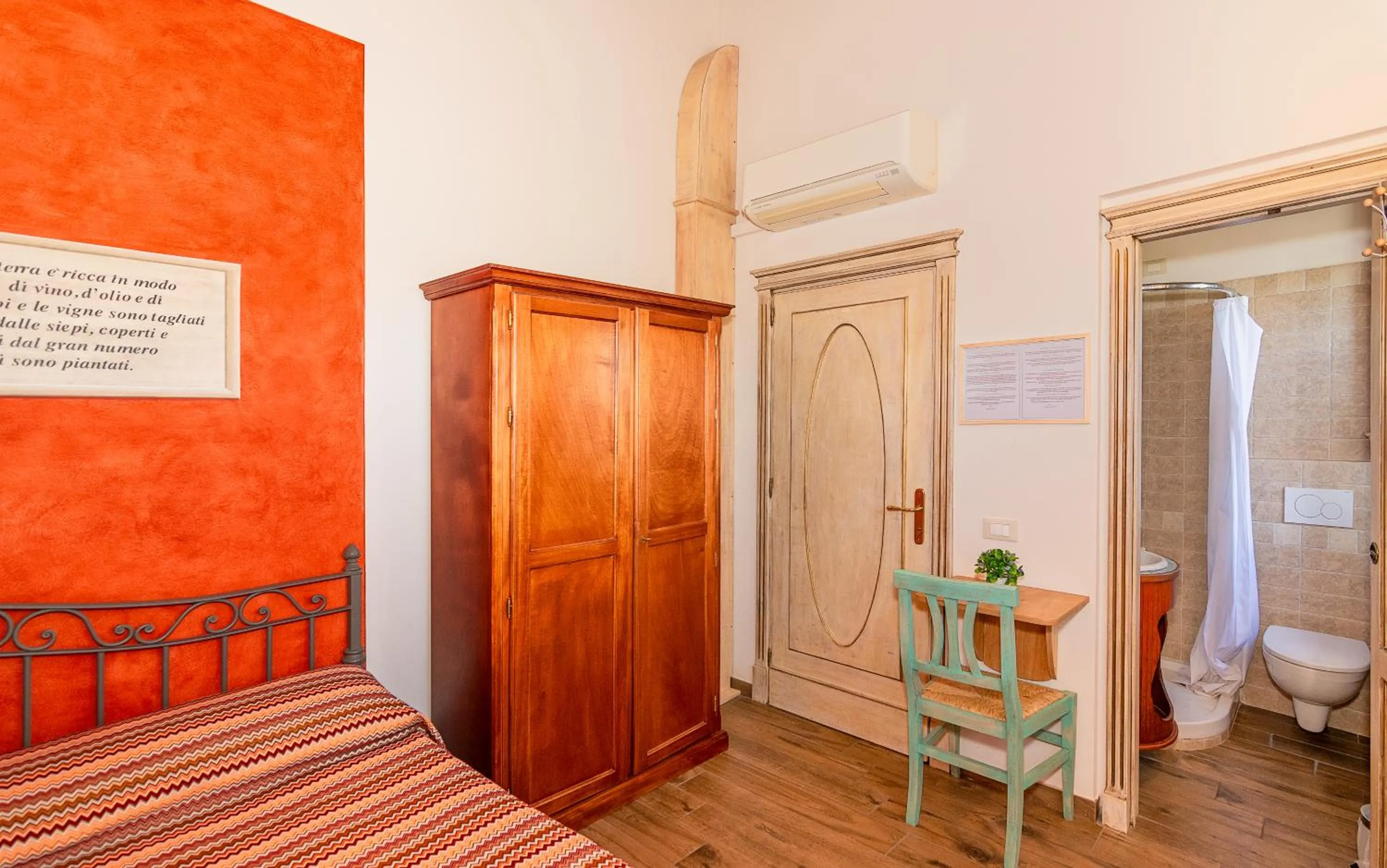 Bed in B&B Il Giardino dei Poeti and Apartaments