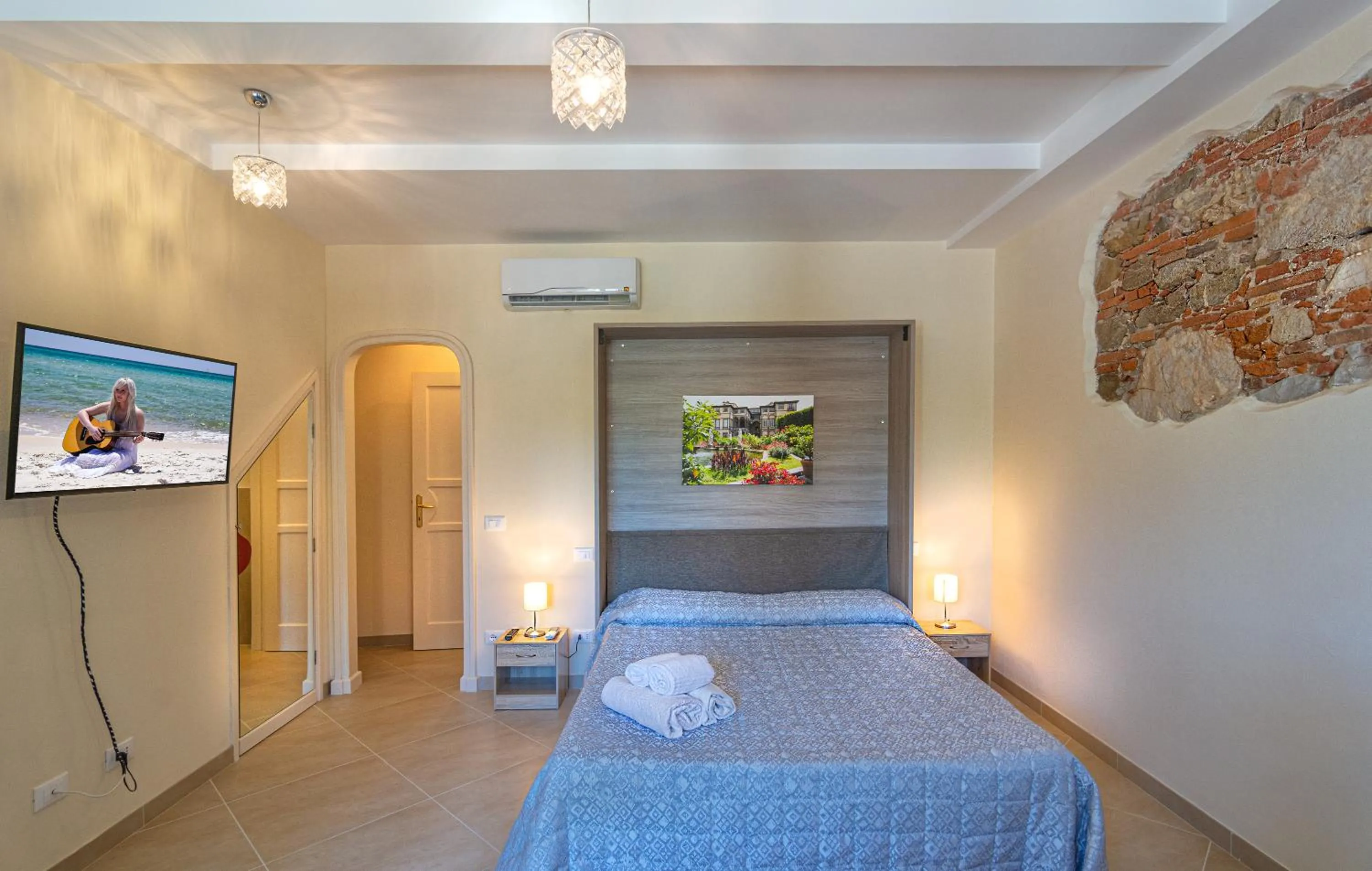 Bed in B&B Il Giardino dei Poeti and Apartaments