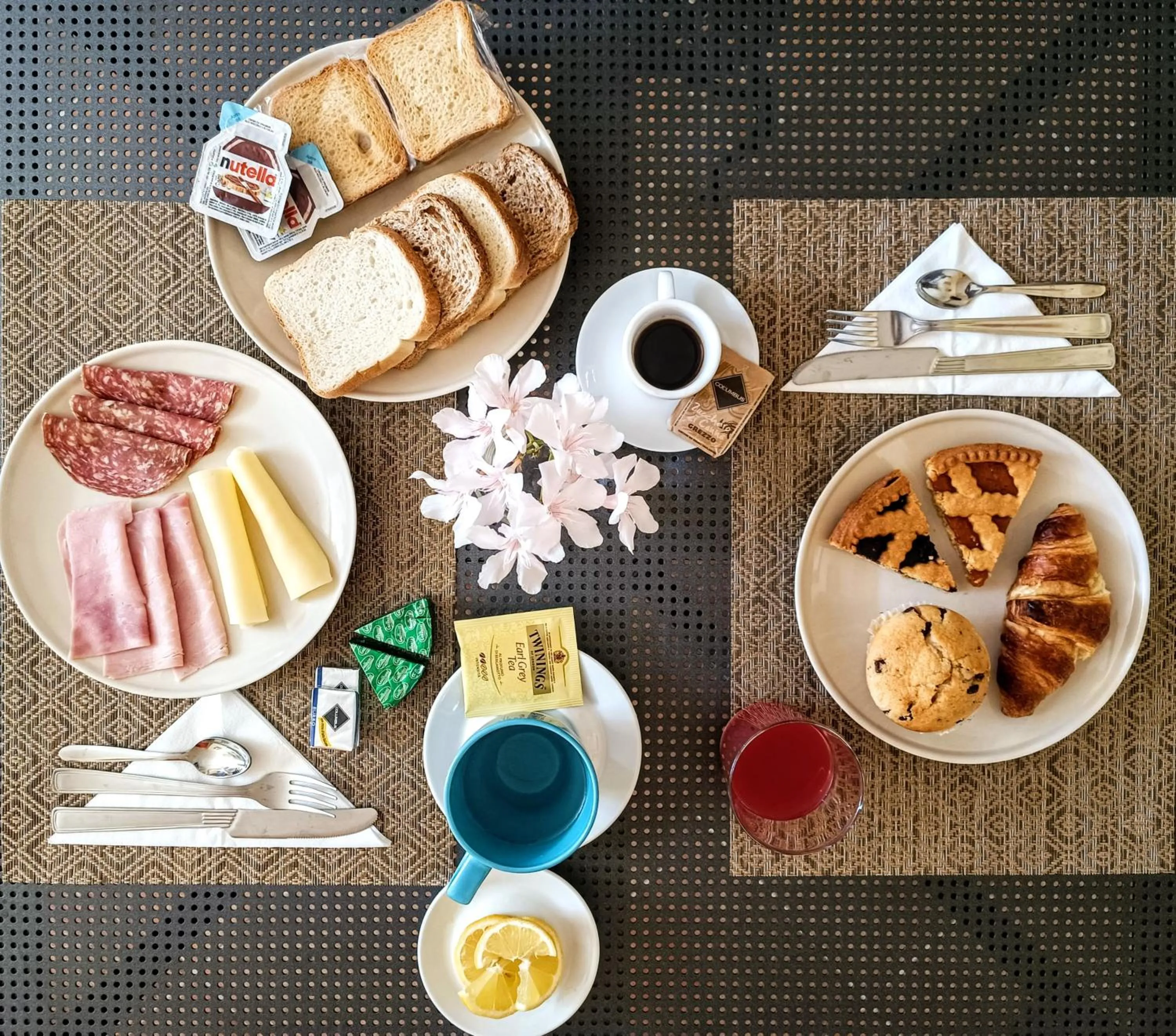 Breakfast in B&B Il Giardino dei Poeti and Apartaments