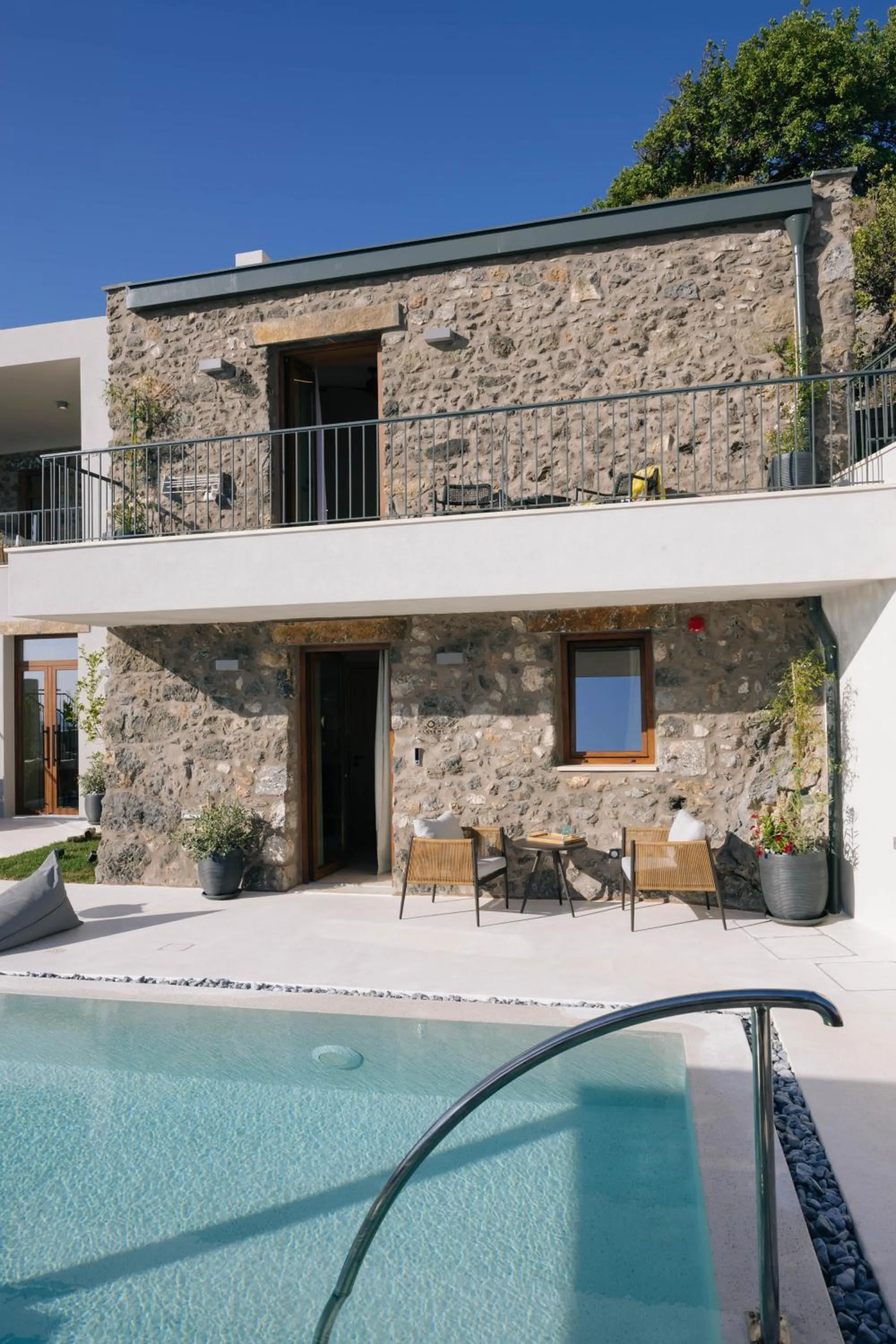 Property building in Mirthea Suites