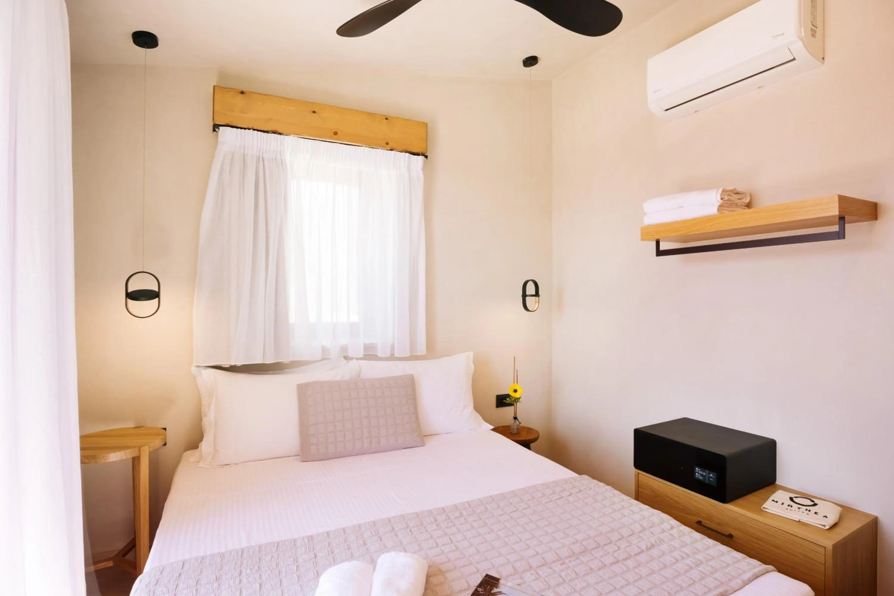 Bedroom, Bed in Mirthea Suites