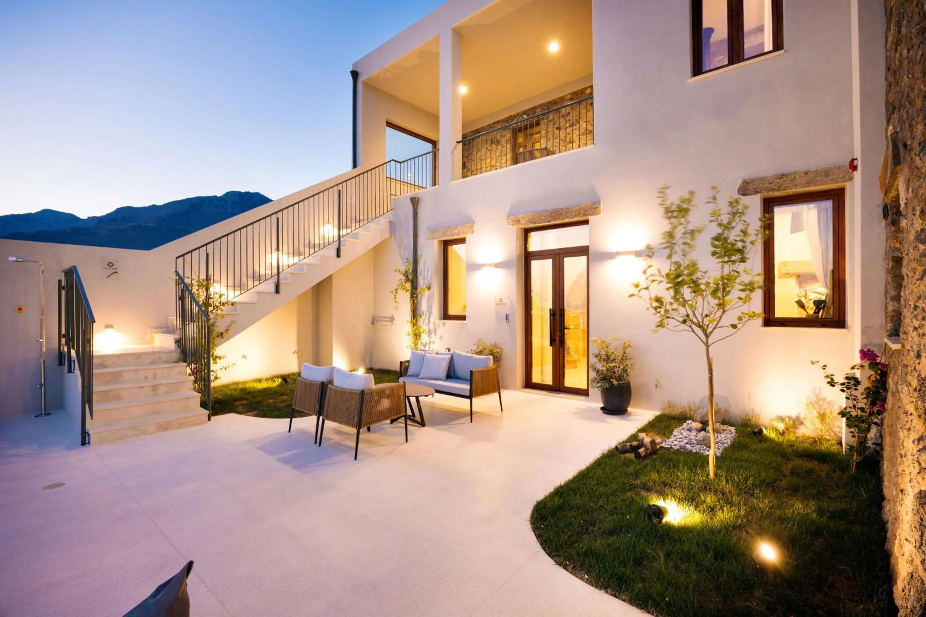 Property building in Mirthea Suites