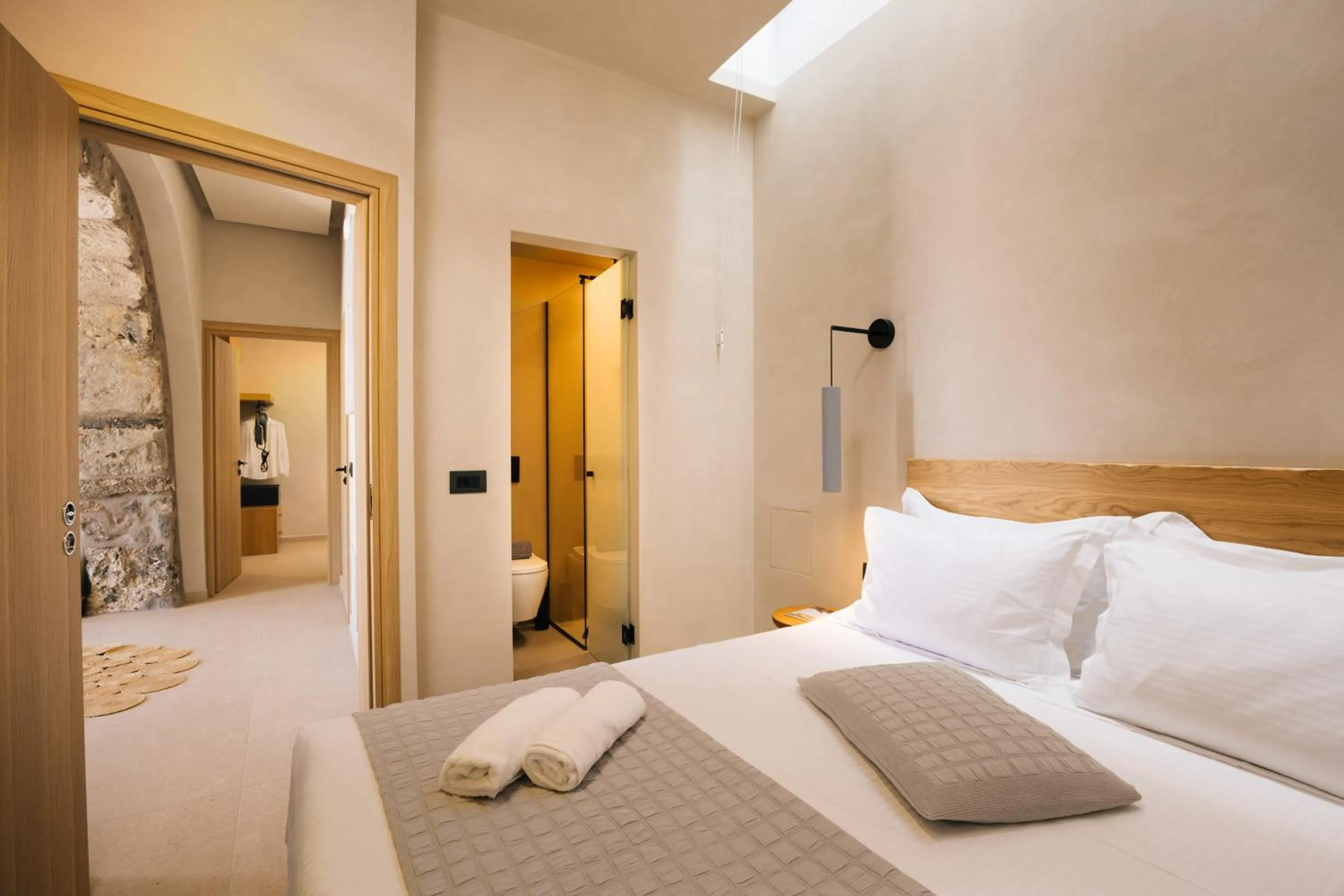 Bedroom, Bed in Mirthea Suites