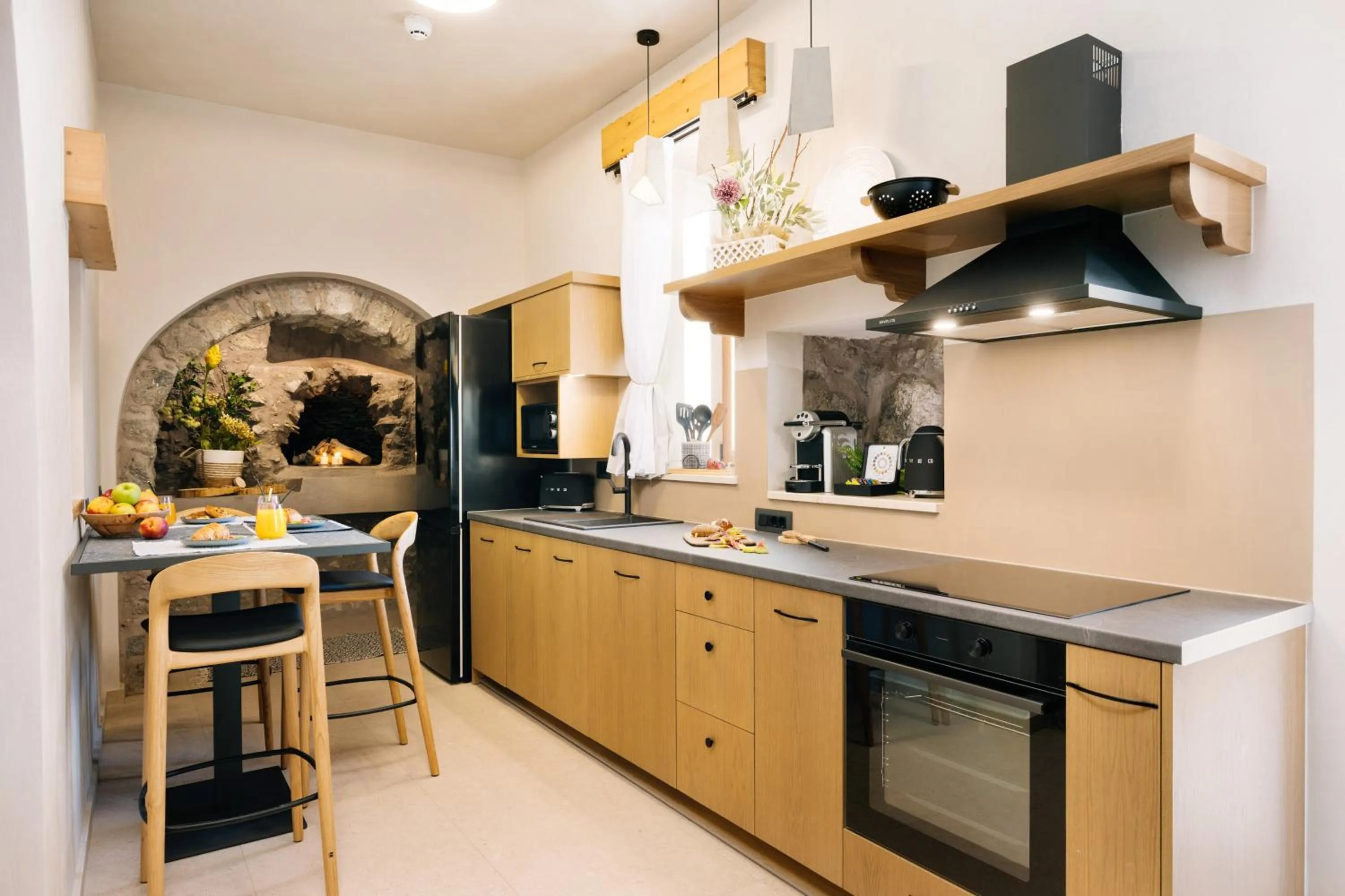 Kitchen or kitchenette in Mirthea Suites