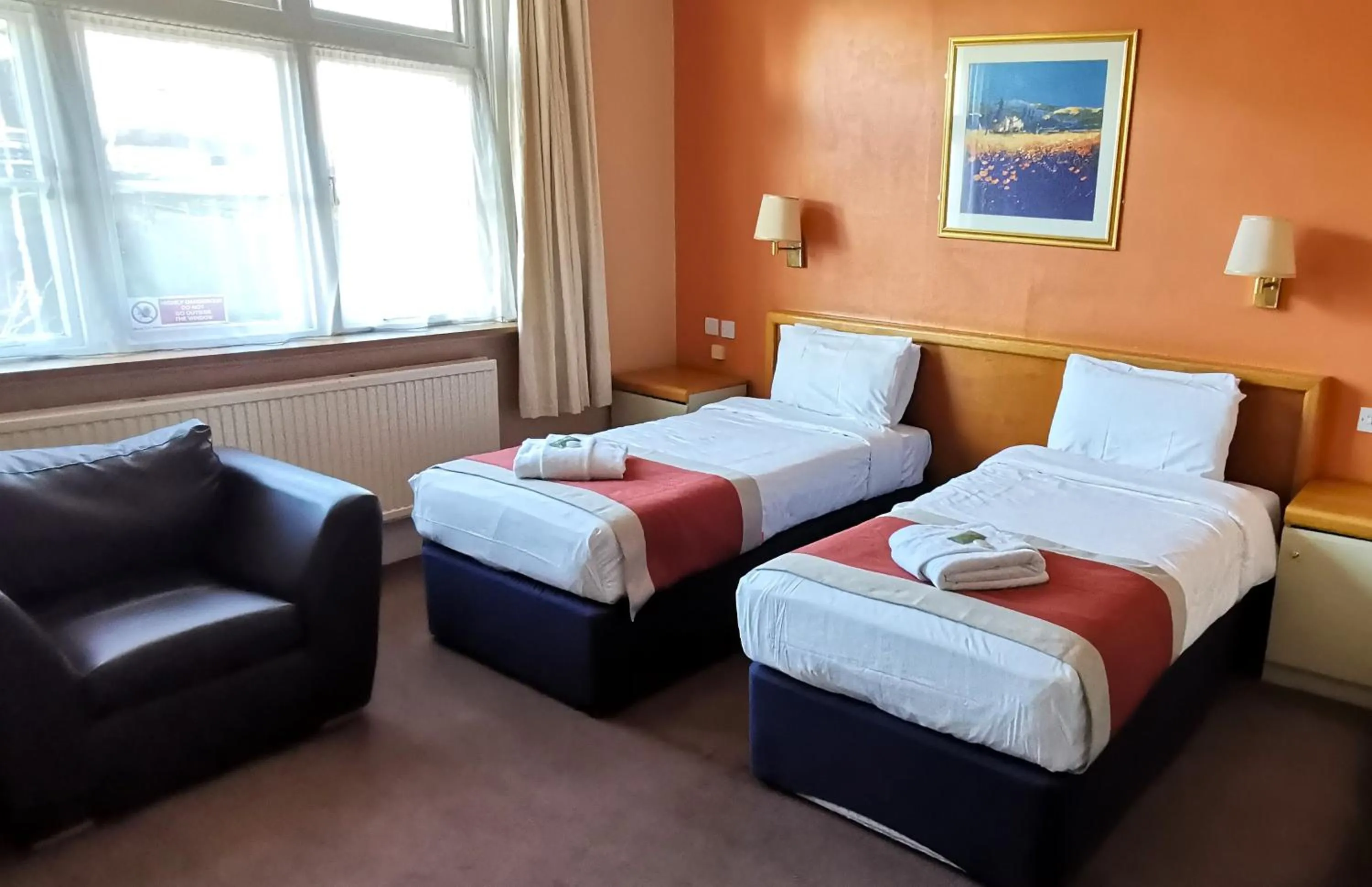 Bedroom, Bed in Russell Hotel