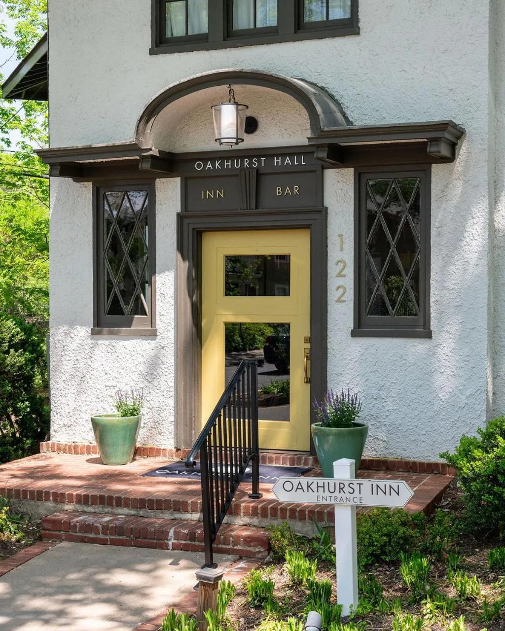 Property building in Oakhurst Inn at the University