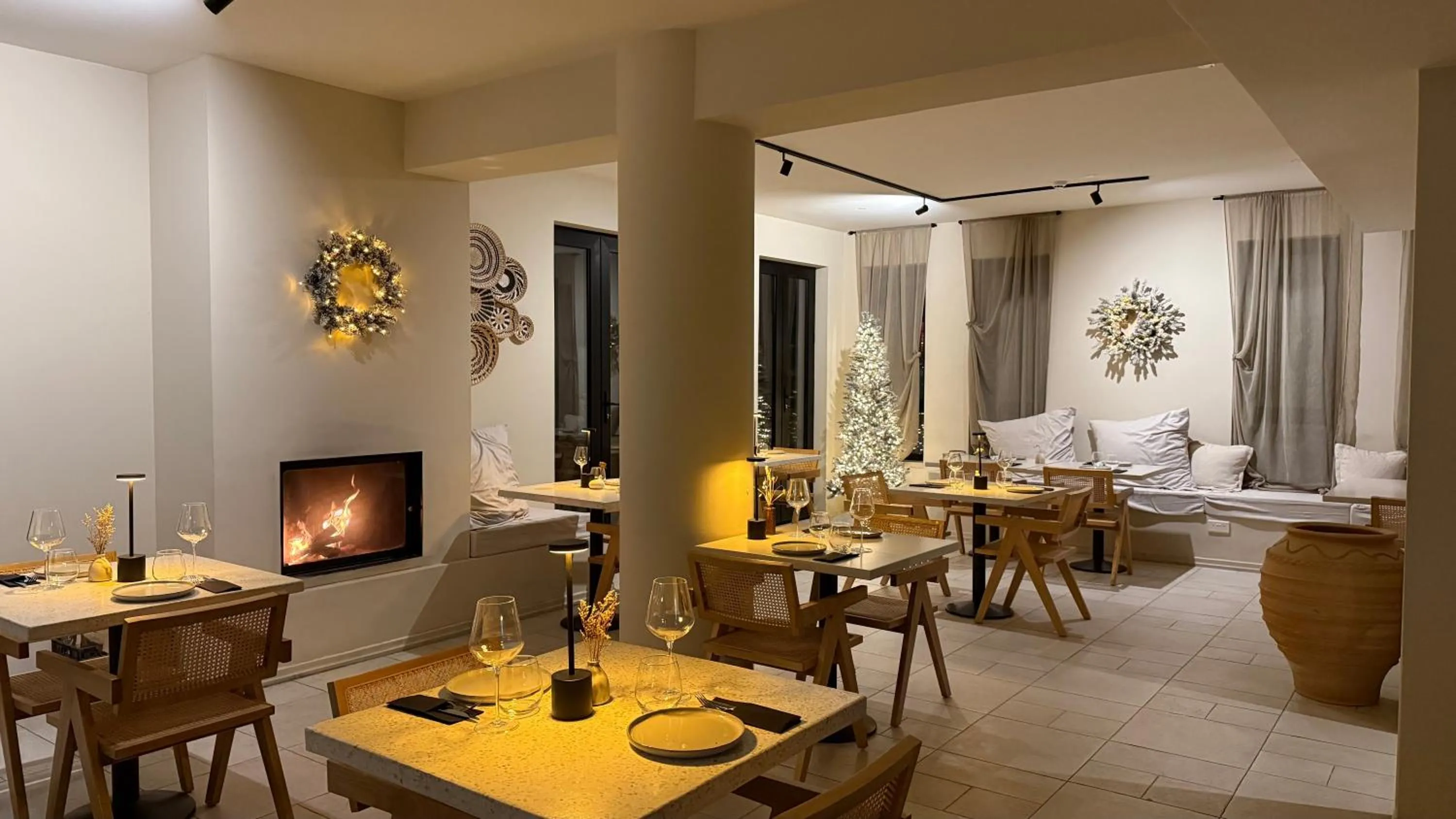 Restaurant/places to eat in Thymises Boutique Hotel