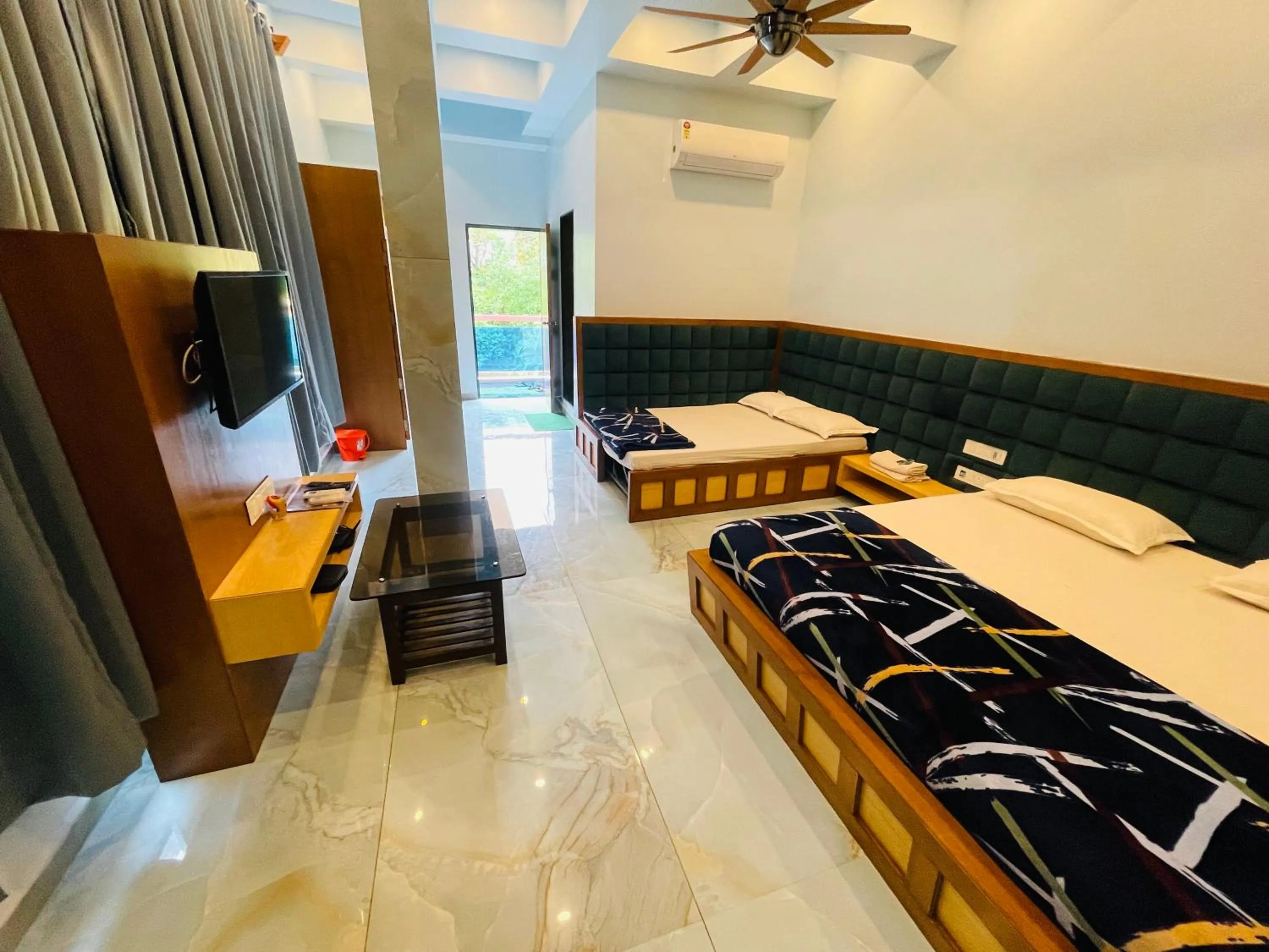 Communal lounge/ TV room, Bed in hotel saptarang residency panhala