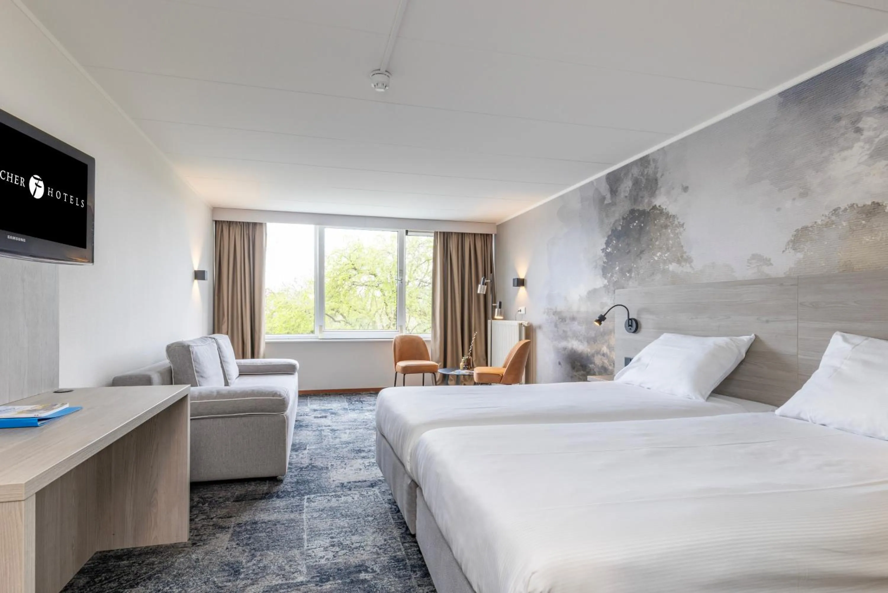 Seating area, Bed in Fletcher Hotel Restaurant Hellendoorn