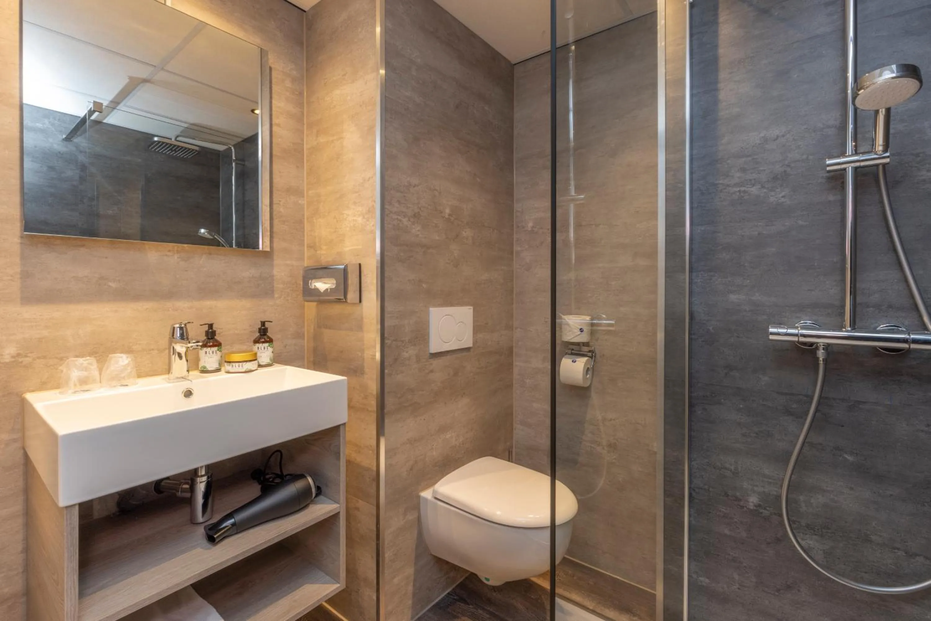 Shower in Fletcher Hotel Restaurant Hellendoorn