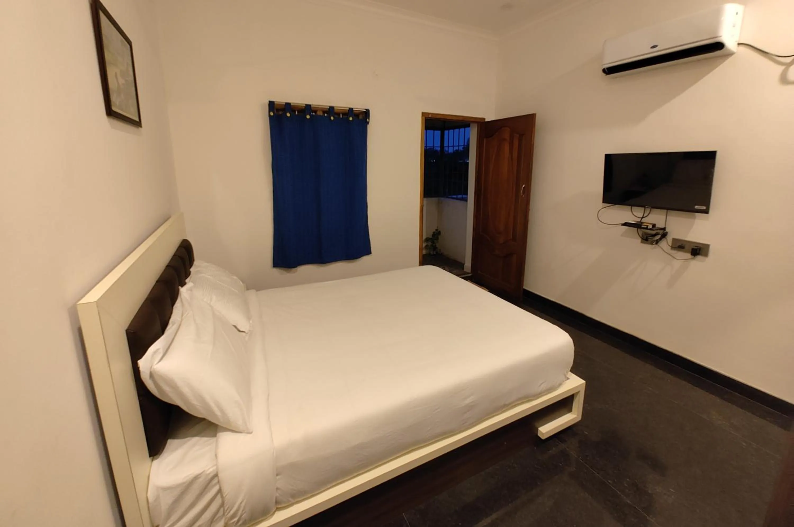 Bedroom, Bed in DKV Beach View