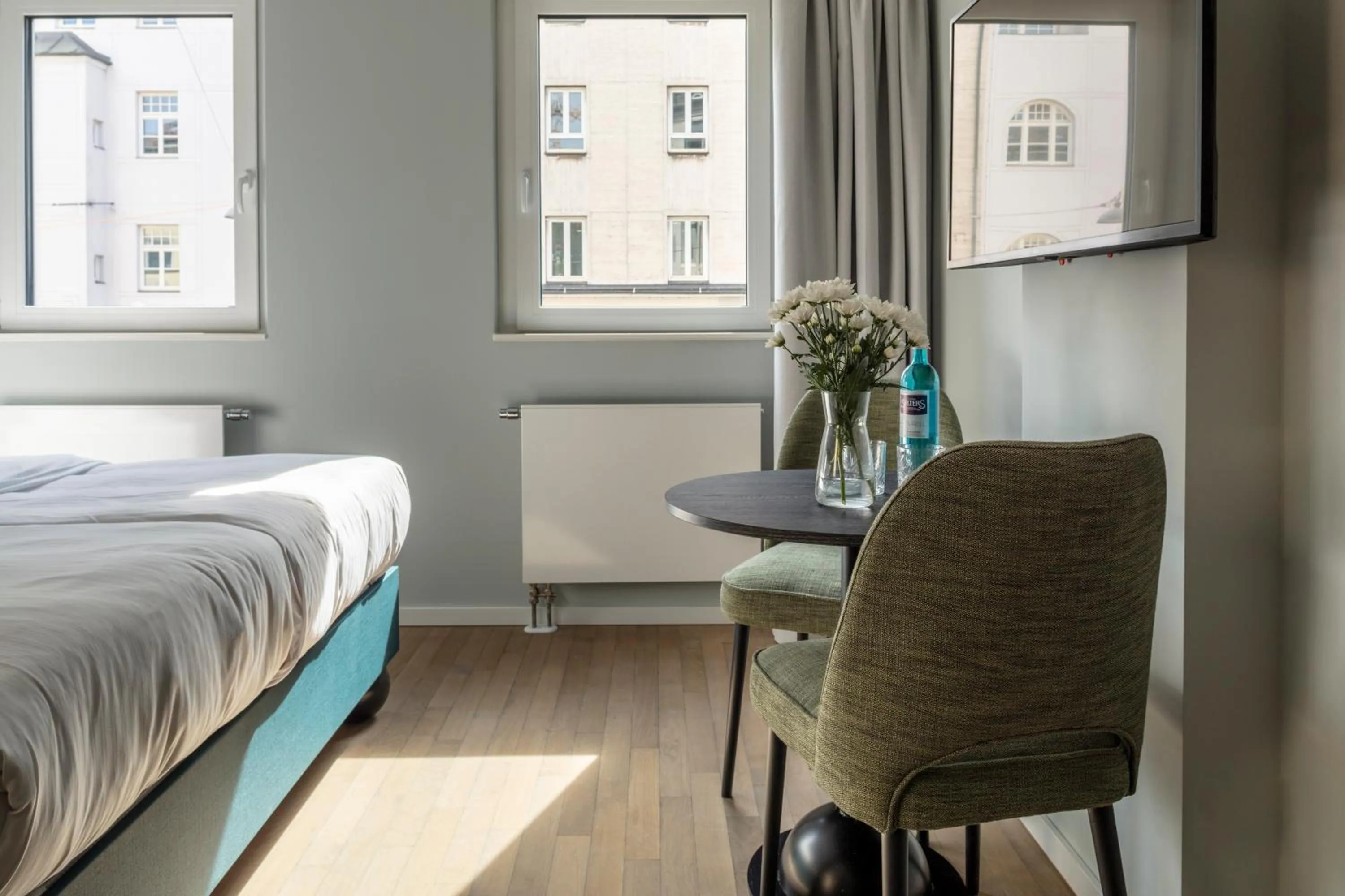 Seating area, Bed in Numa Munich Blend