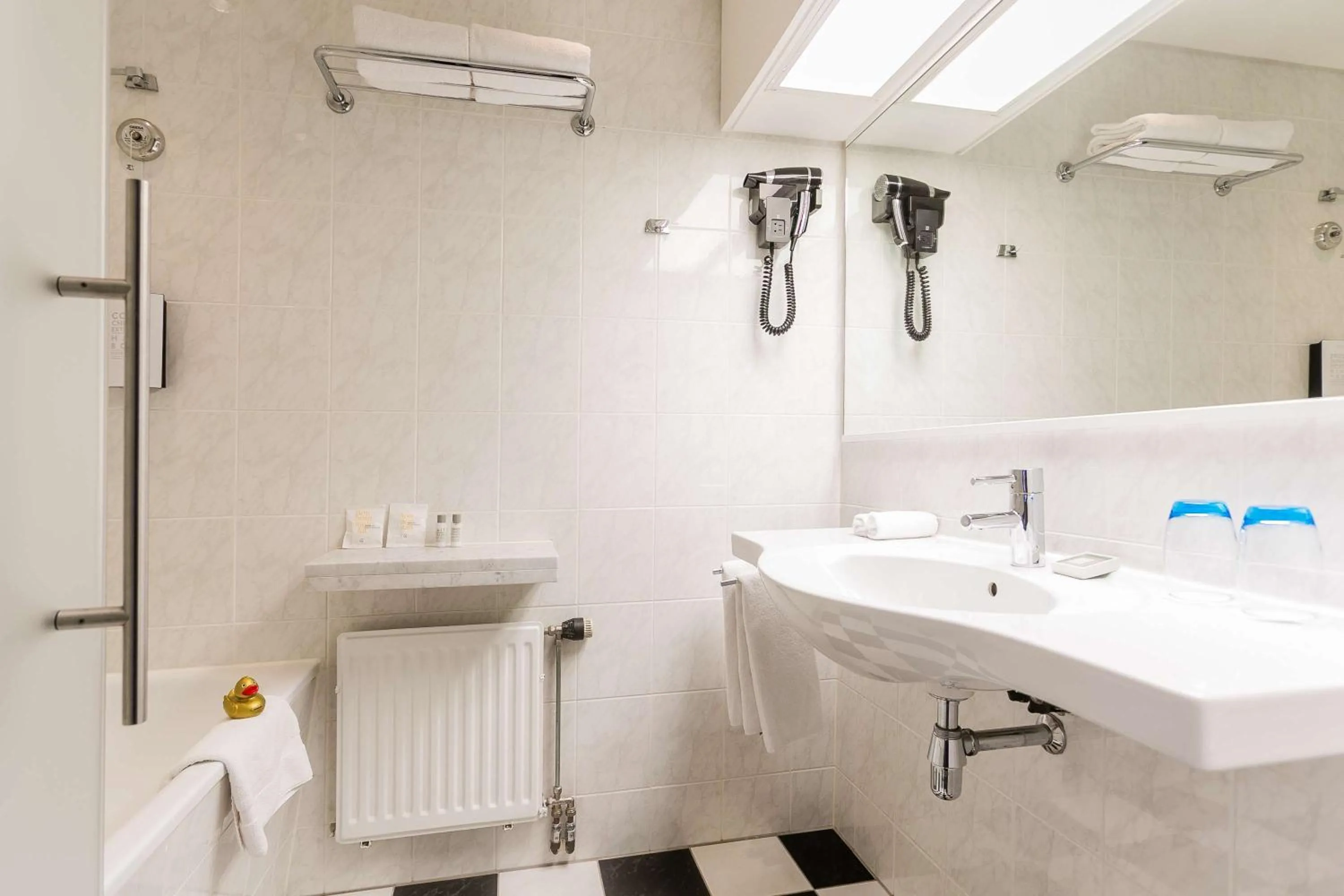 Bathroom in Golden Tulip Hotel Central