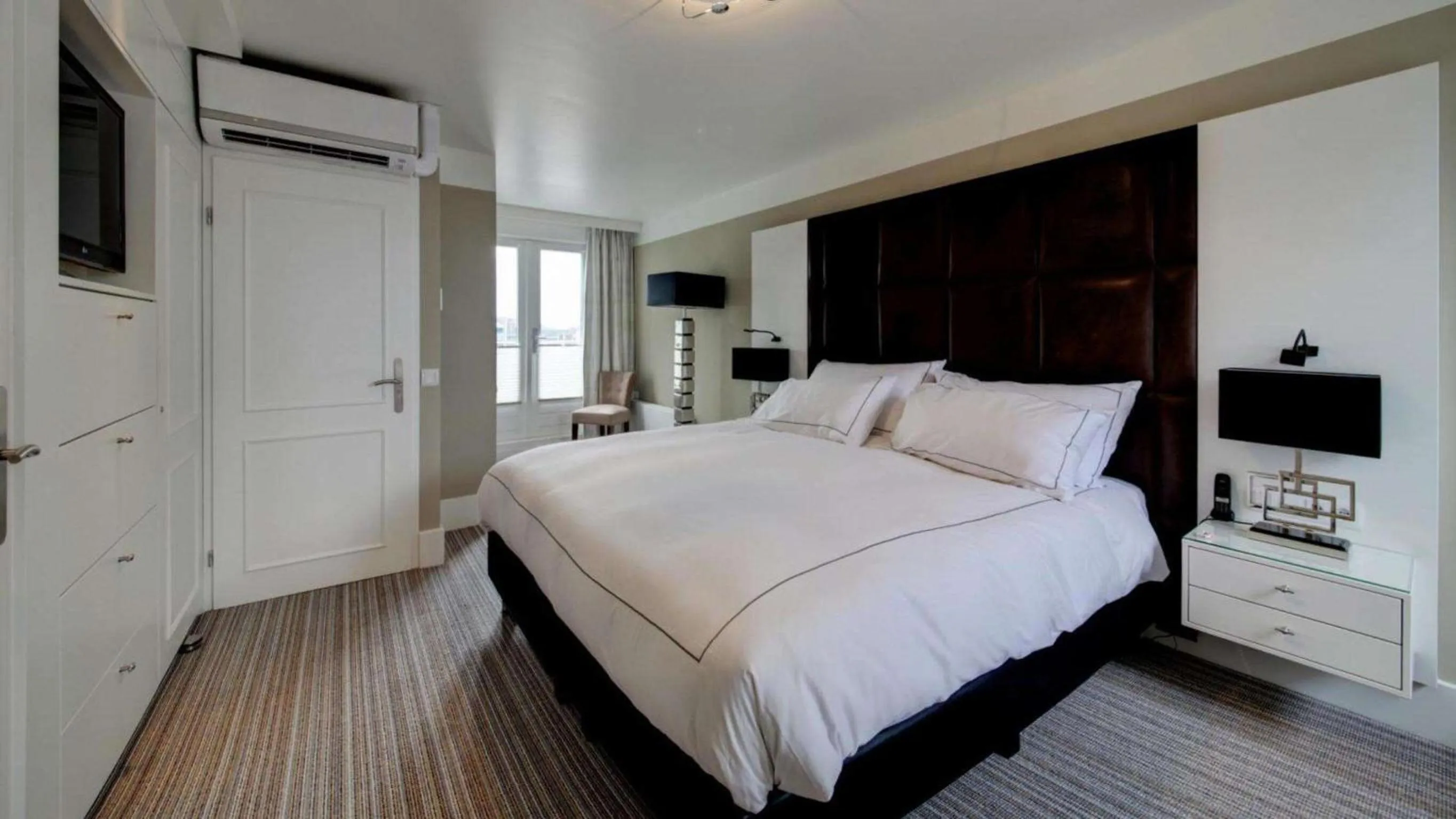 Photo of the whole room, Bed in Golden Tulip Hotel Central