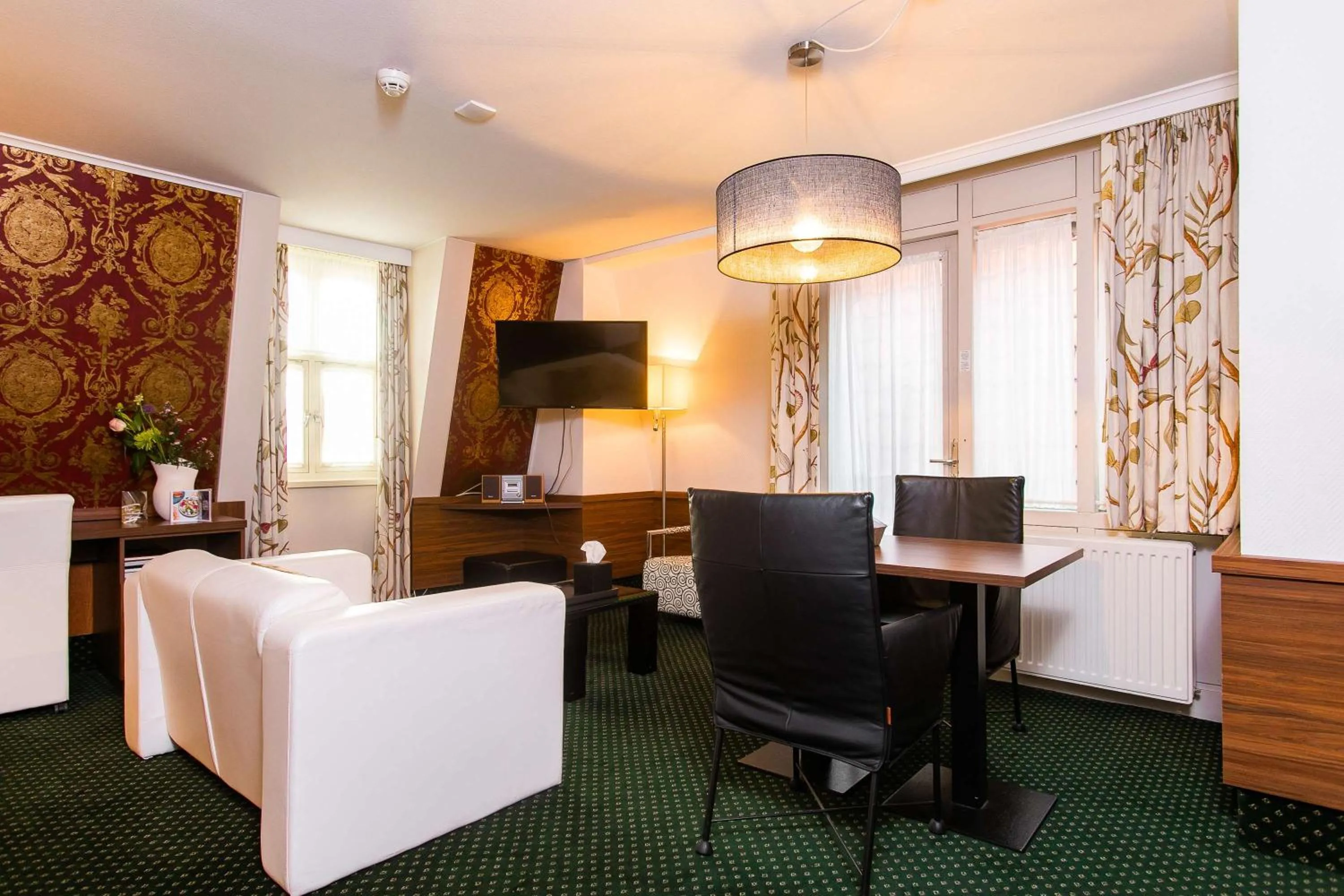 Photo of the whole room in Golden Tulip Hotel Central