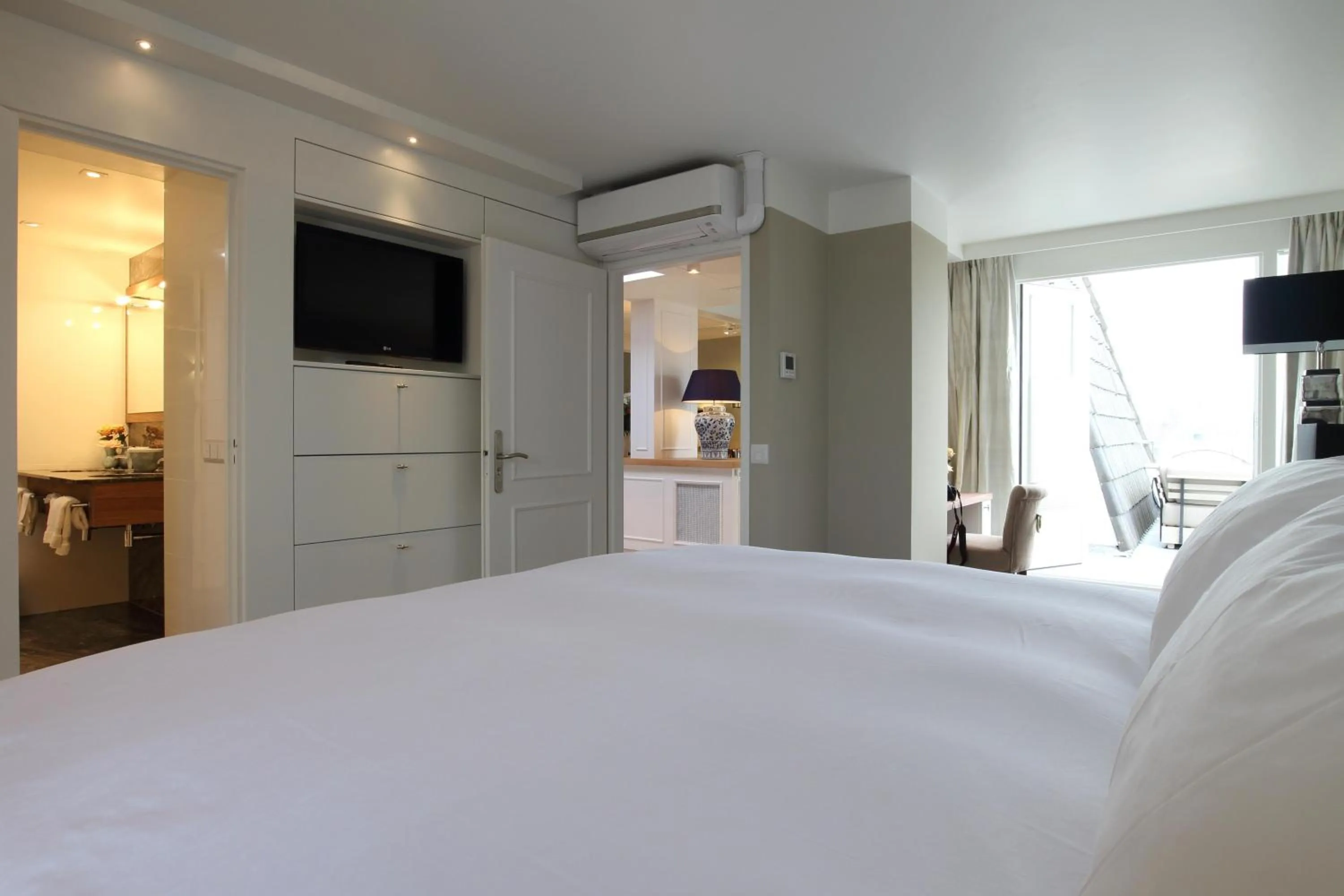 Photo of the whole room, Bed in Golden Tulip Hotel Central