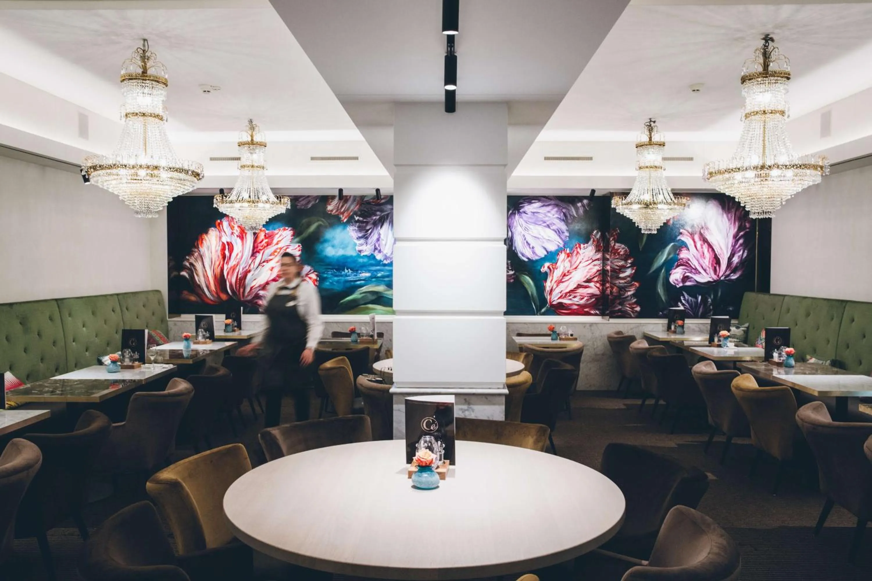 Restaurant/places to eat in Golden Tulip Hotel Central