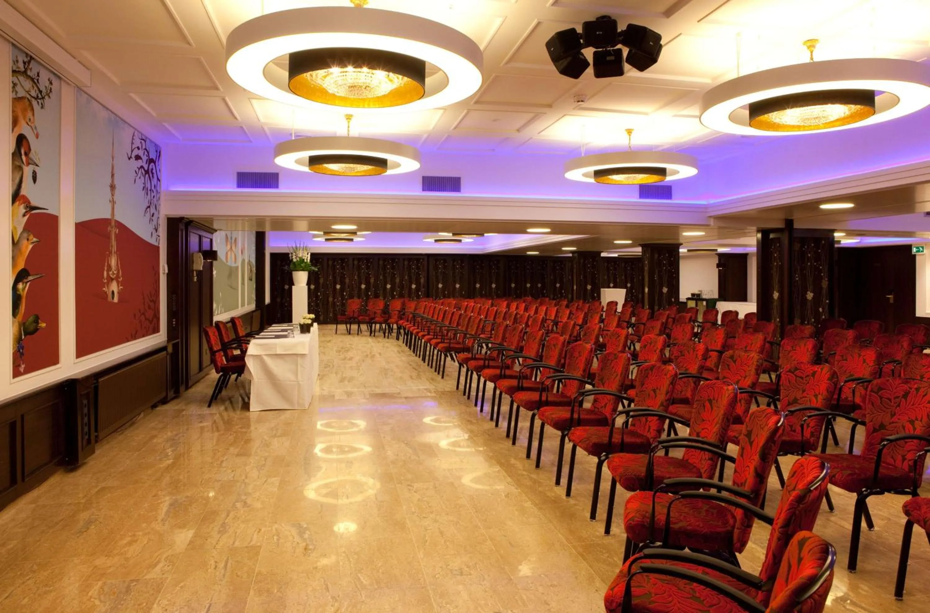 Meeting/conference room in Golden Tulip Hotel Central