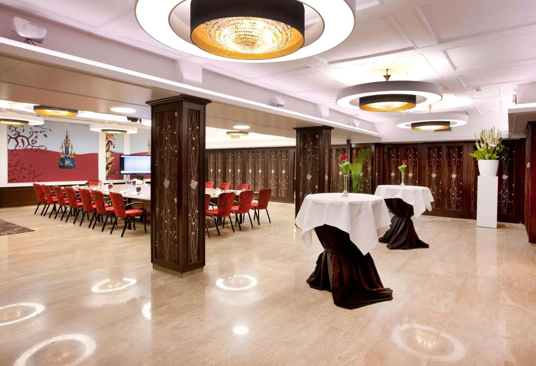 Meeting/conference room in Golden Tulip Hotel Central