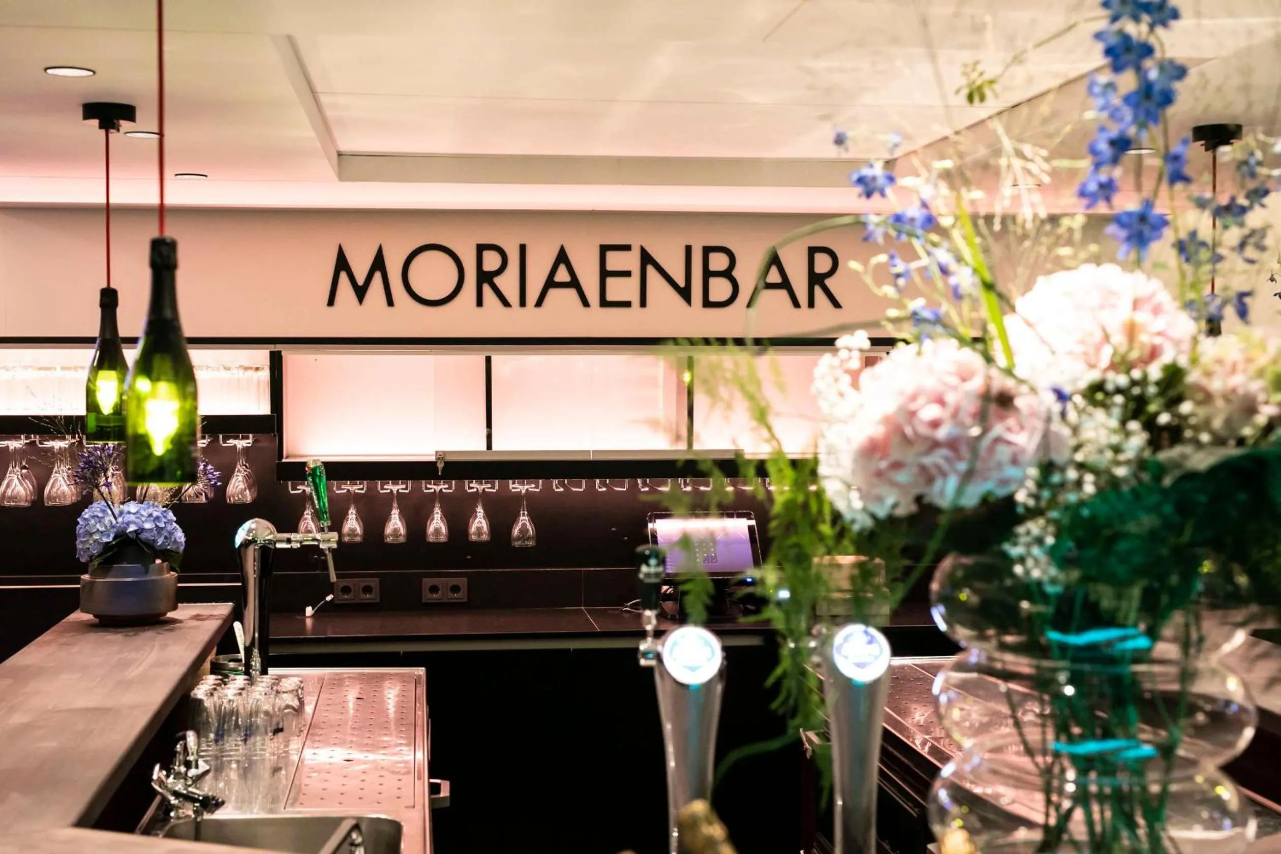 Lounge or bar in Golden Tulip Hotel Central