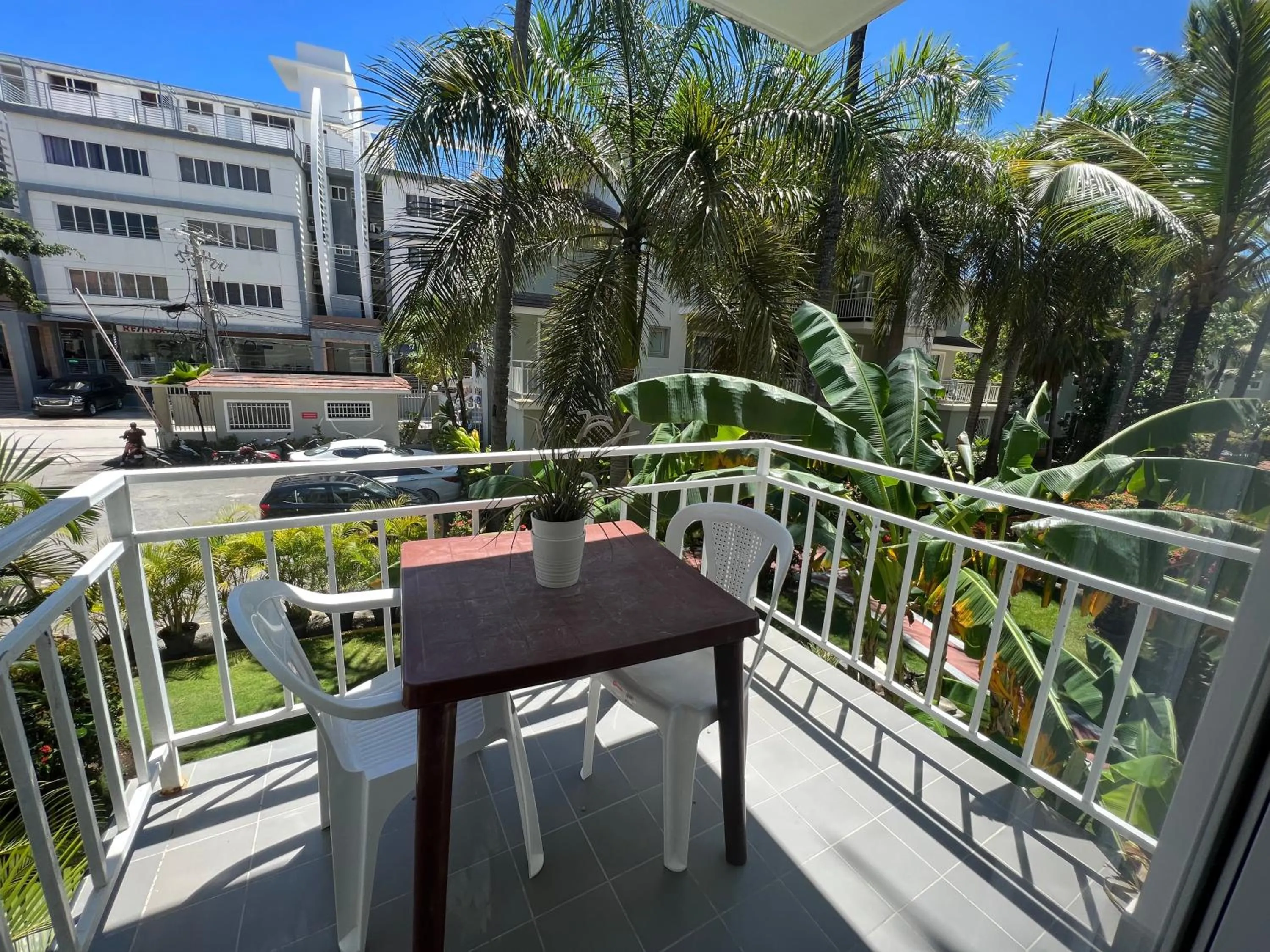 Tropical Studios Deluxe