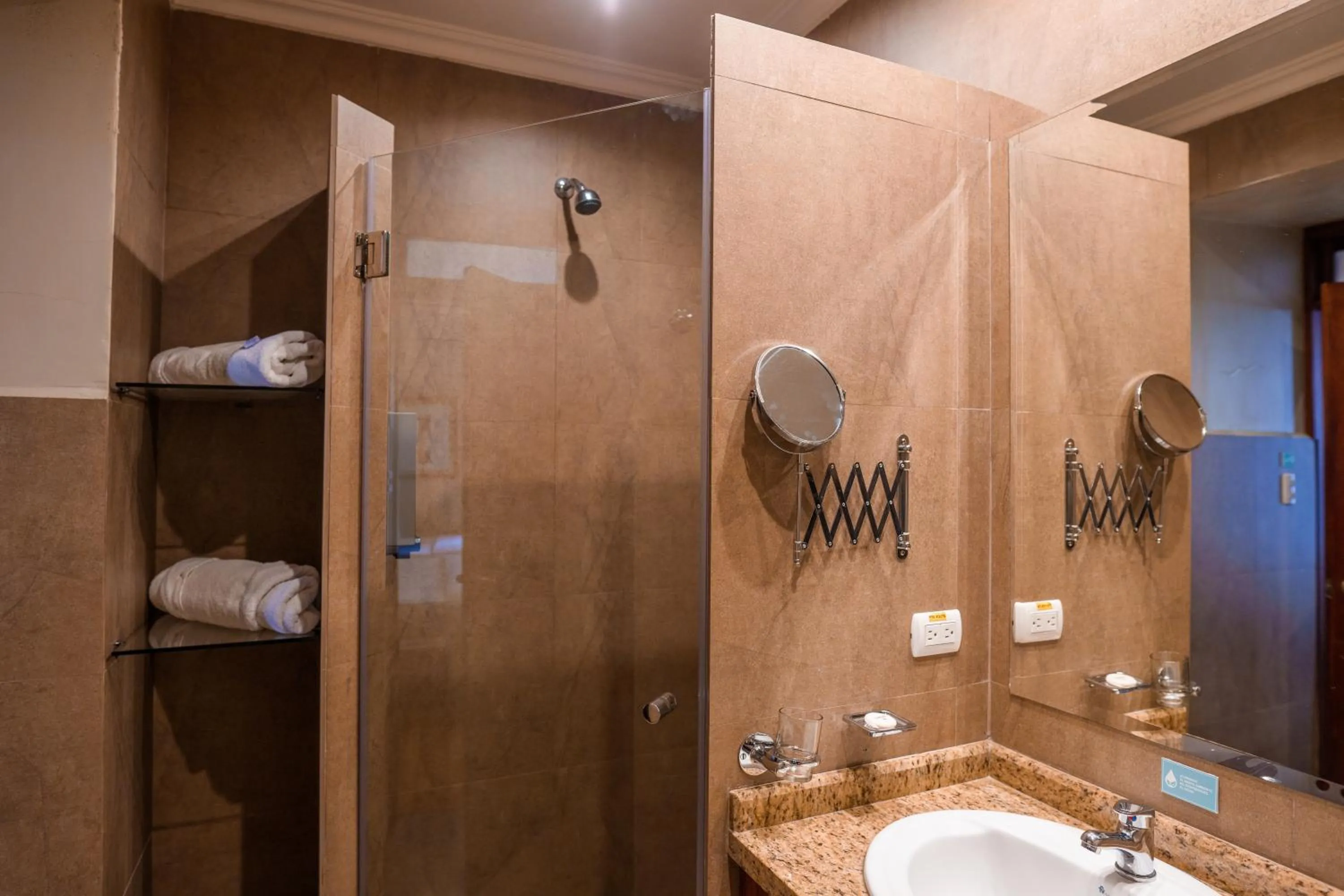 Shower in Santa Lucia House - Forum