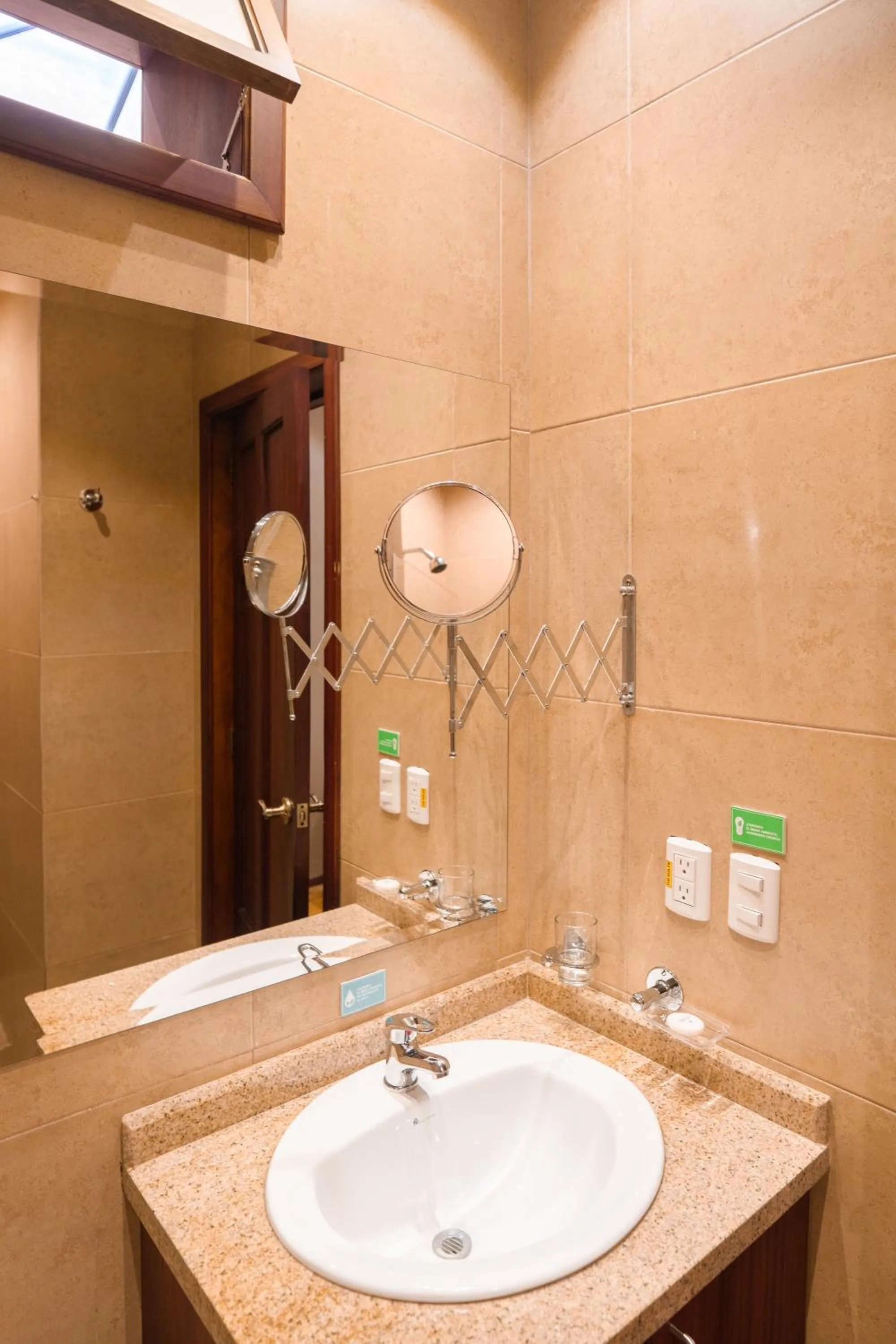 Shower in Santa Lucia House - Forum