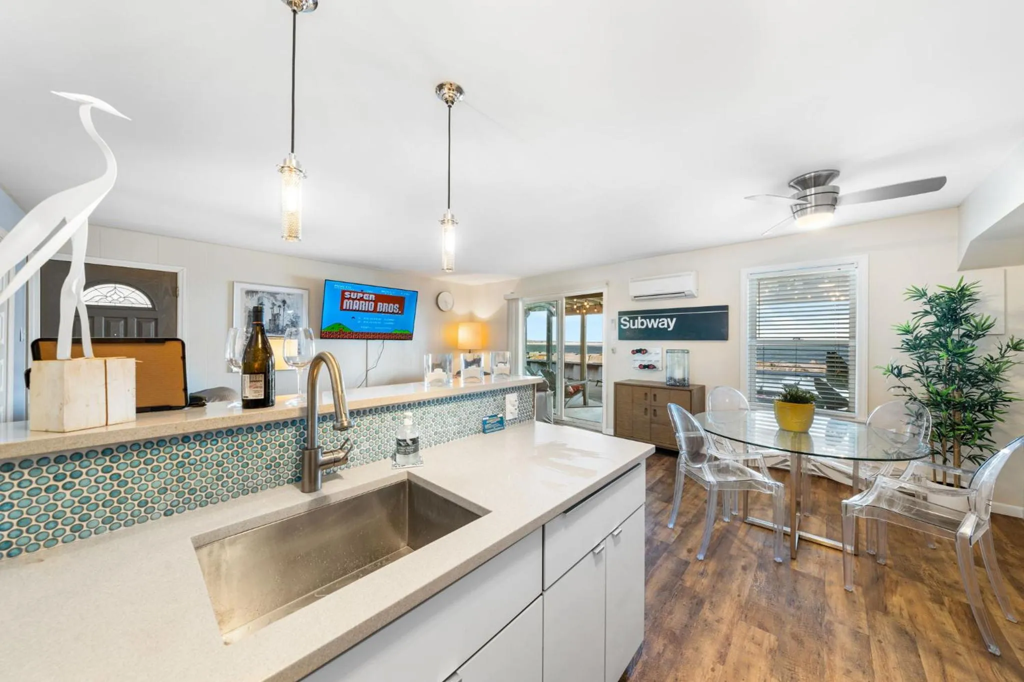 Kitchen or kitchenette in Waterfront North Wildwood Anglesea Family Retreat