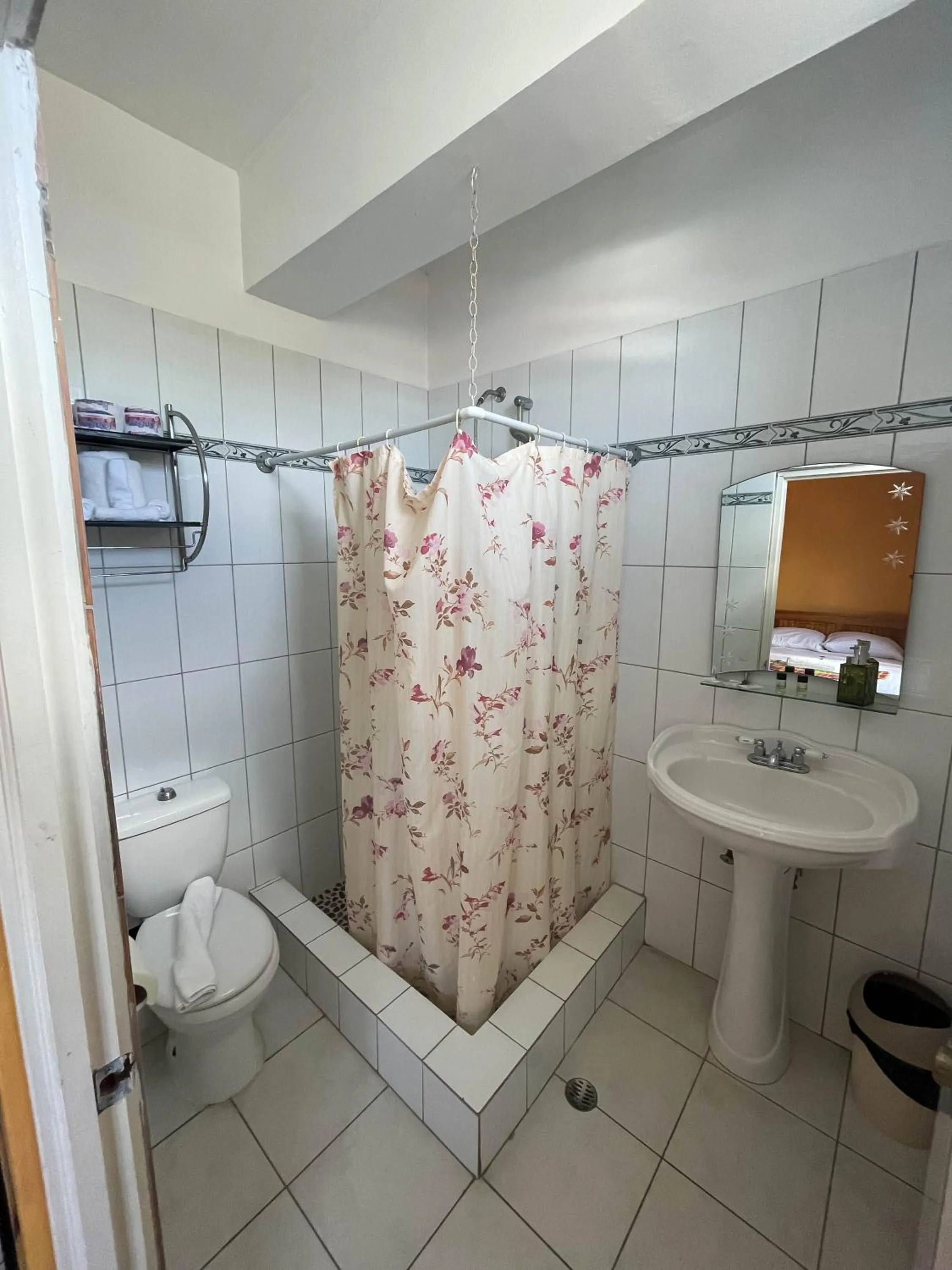 Bathroom in La Flamboyant Hotel