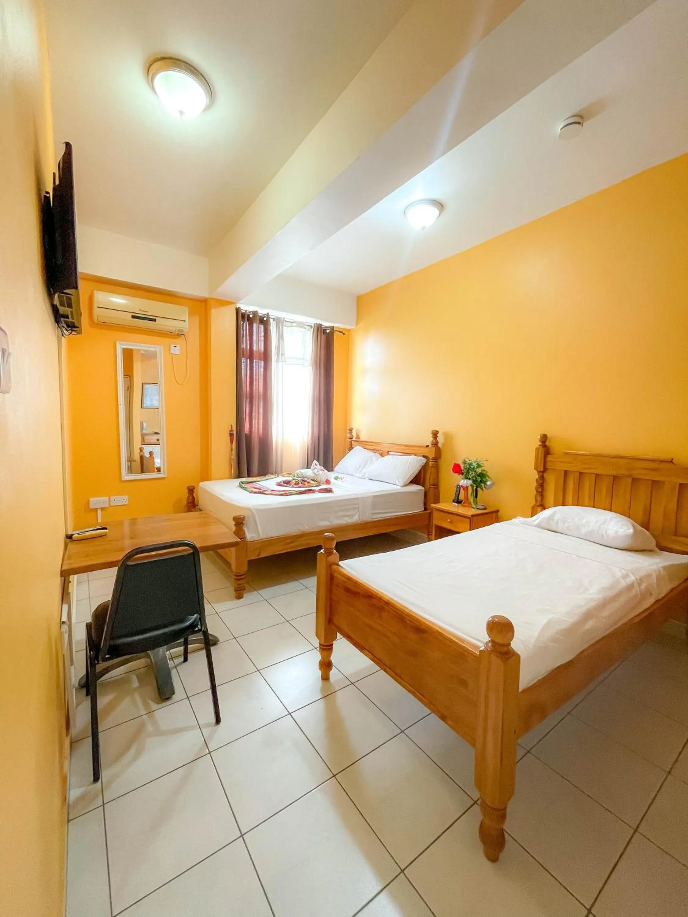 Bedroom, Bed in La Flamboyant Hotel