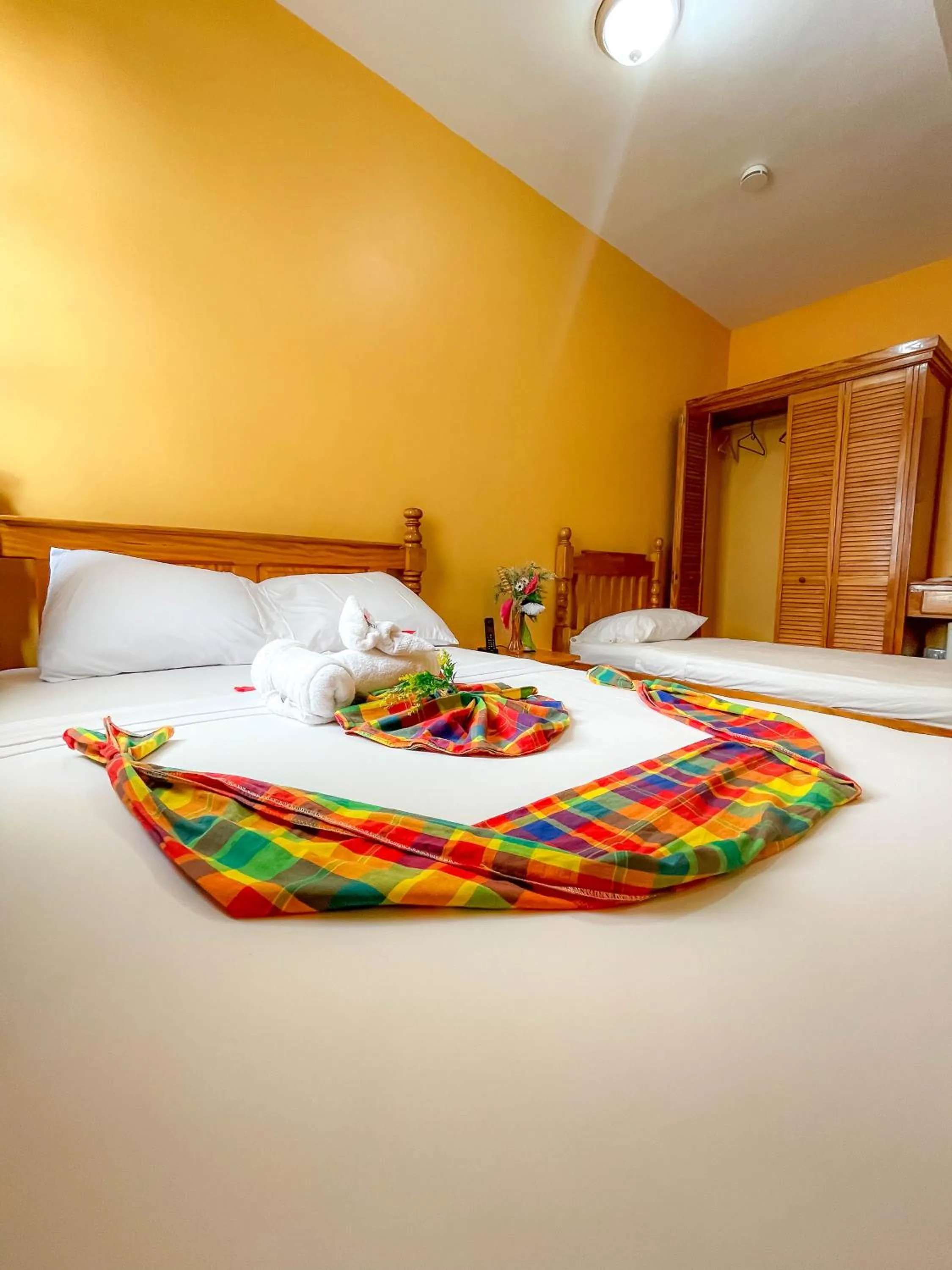 Property building, Bed in La Flamboyant Hotel