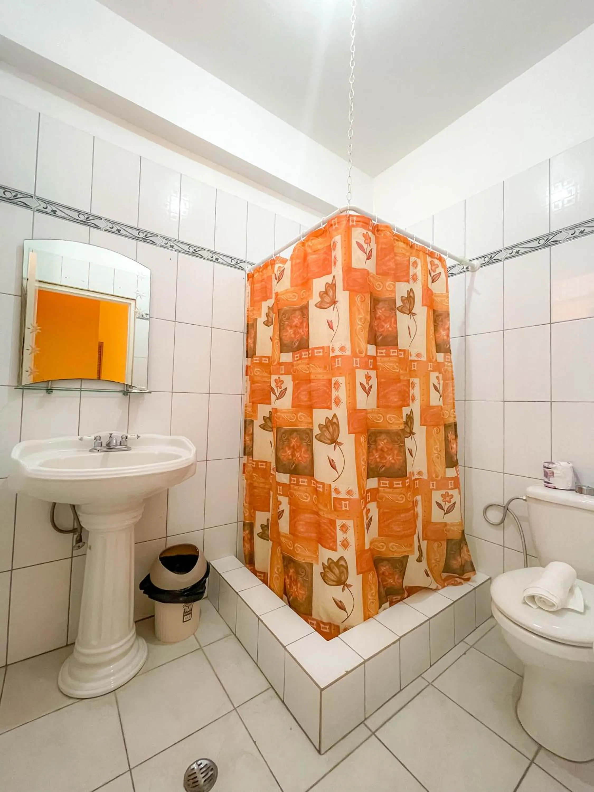 Bathroom in La Flamboyant Hotel