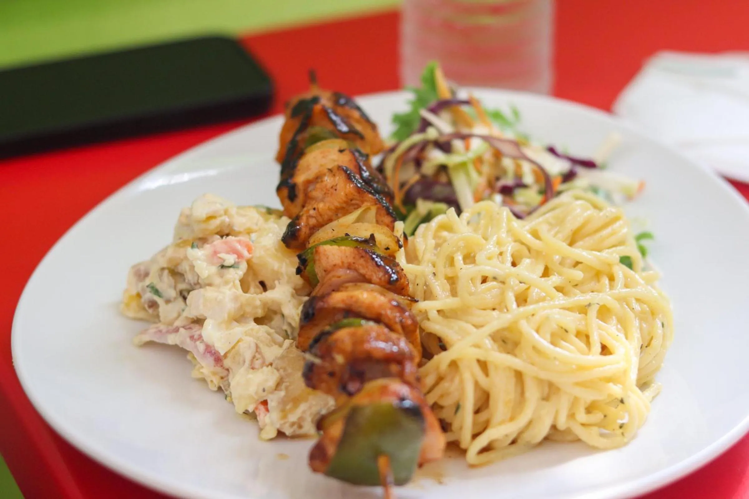 Restaurant/places to eat in La Flamboyant Hotel