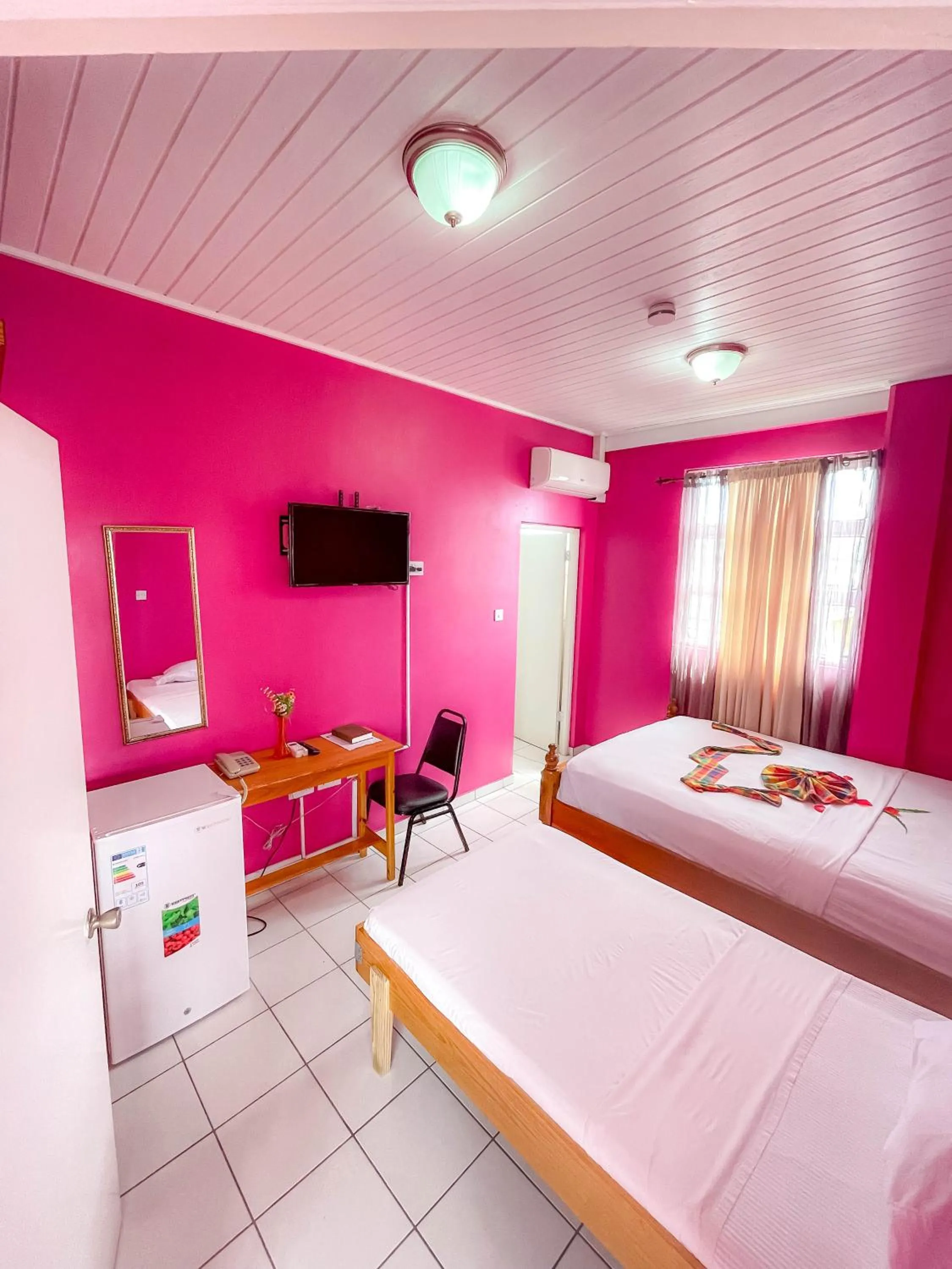 Bedroom, Bed in La Flamboyant Hotel