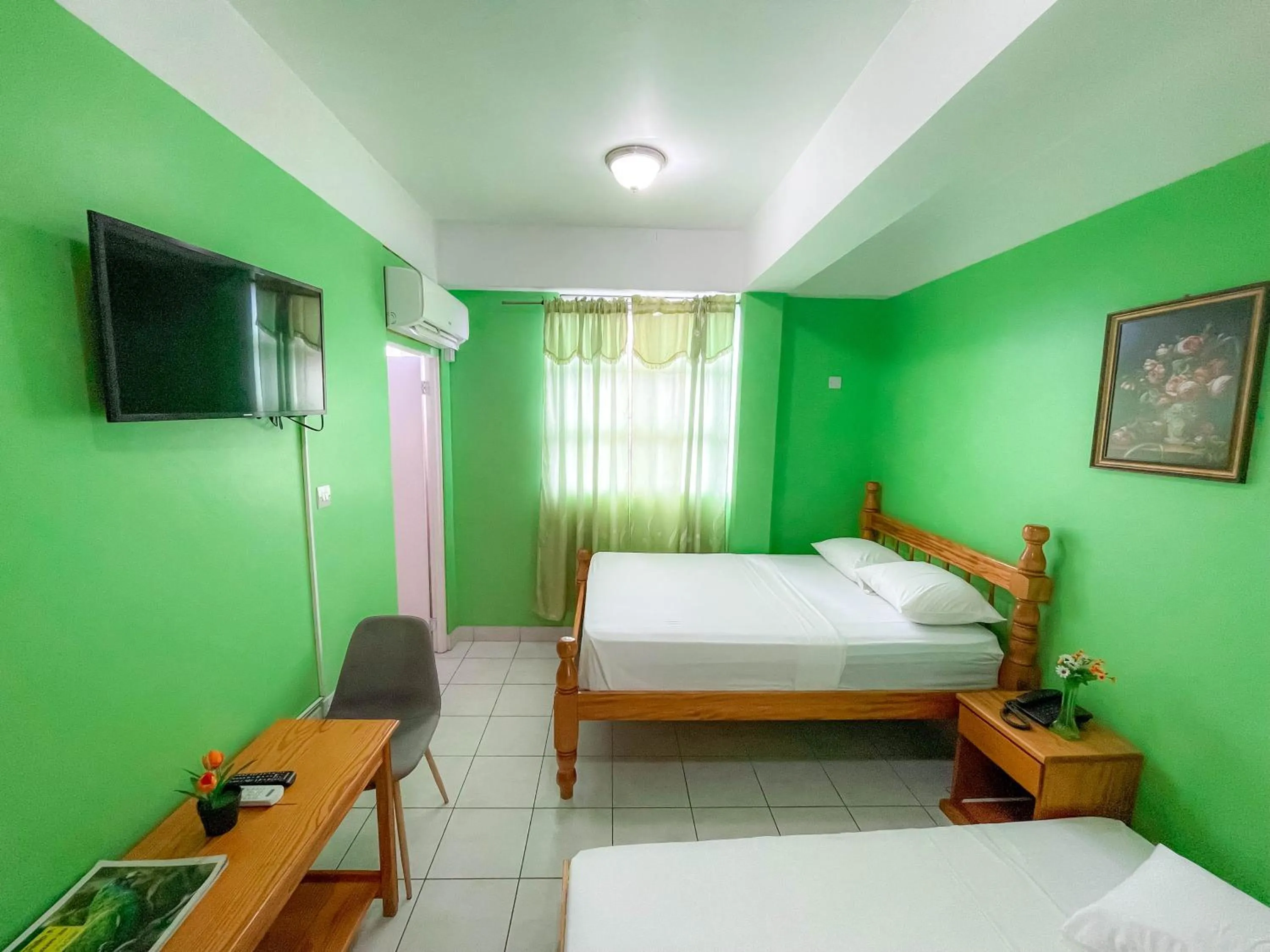 Bedroom, Bed in La Flamboyant Hotel