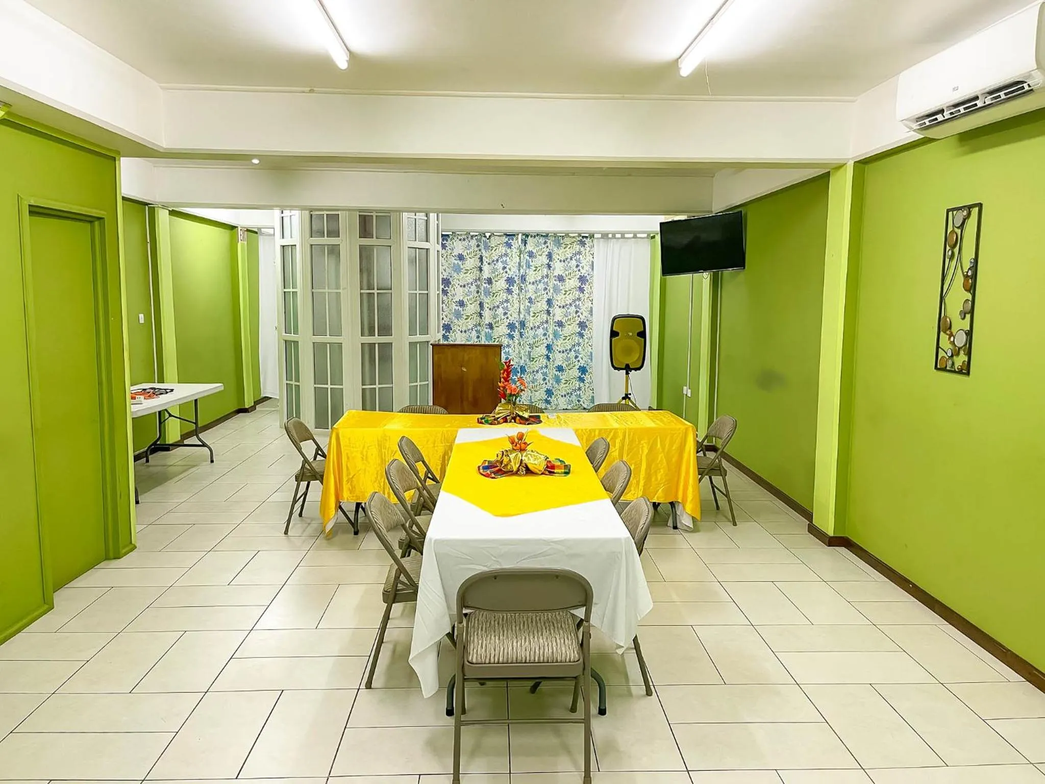 Meeting/conference room in La Flamboyant Hotel